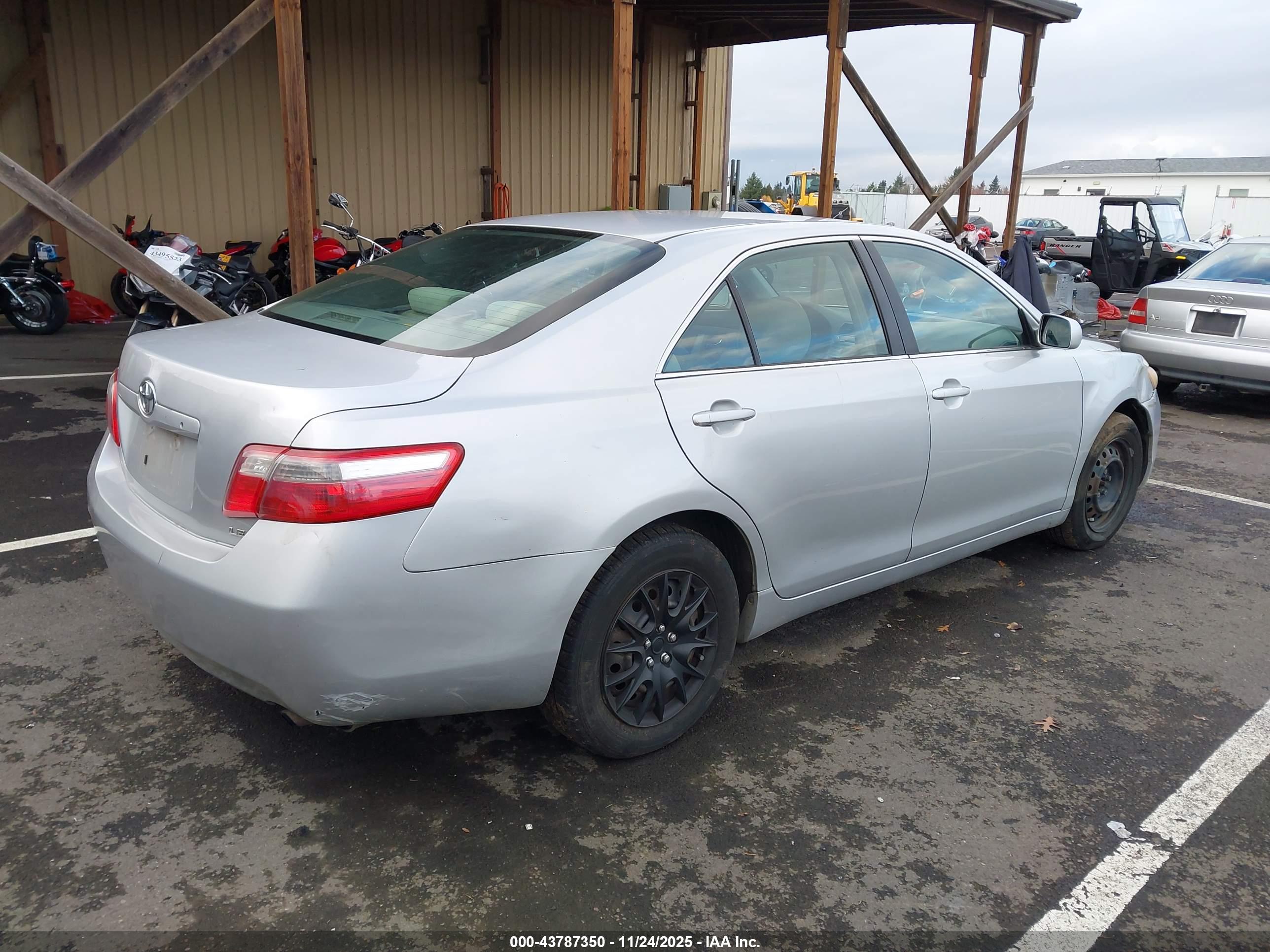 TOYOTA CAMRY image 4