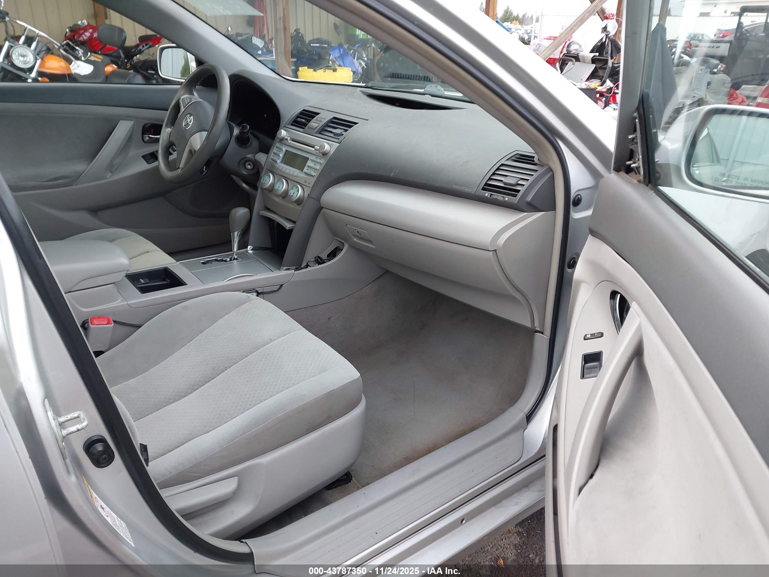 TOYOTA CAMRY image 5