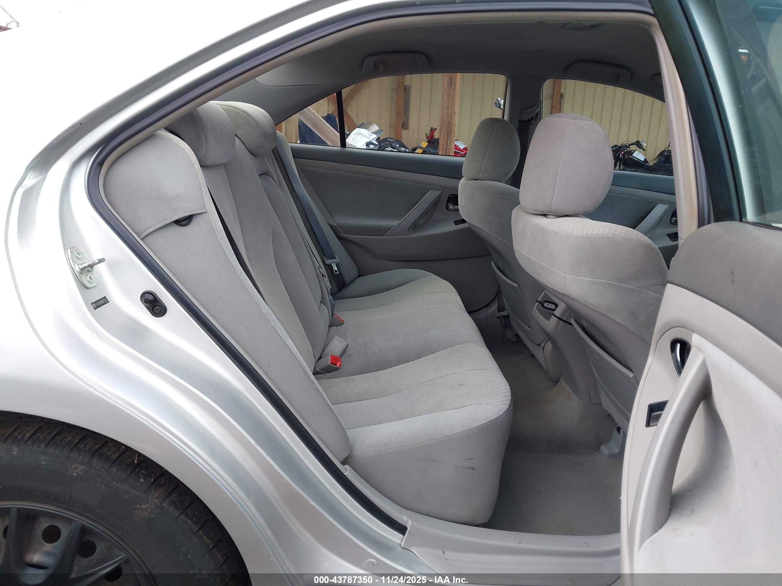 TOYOTA CAMRY image 8