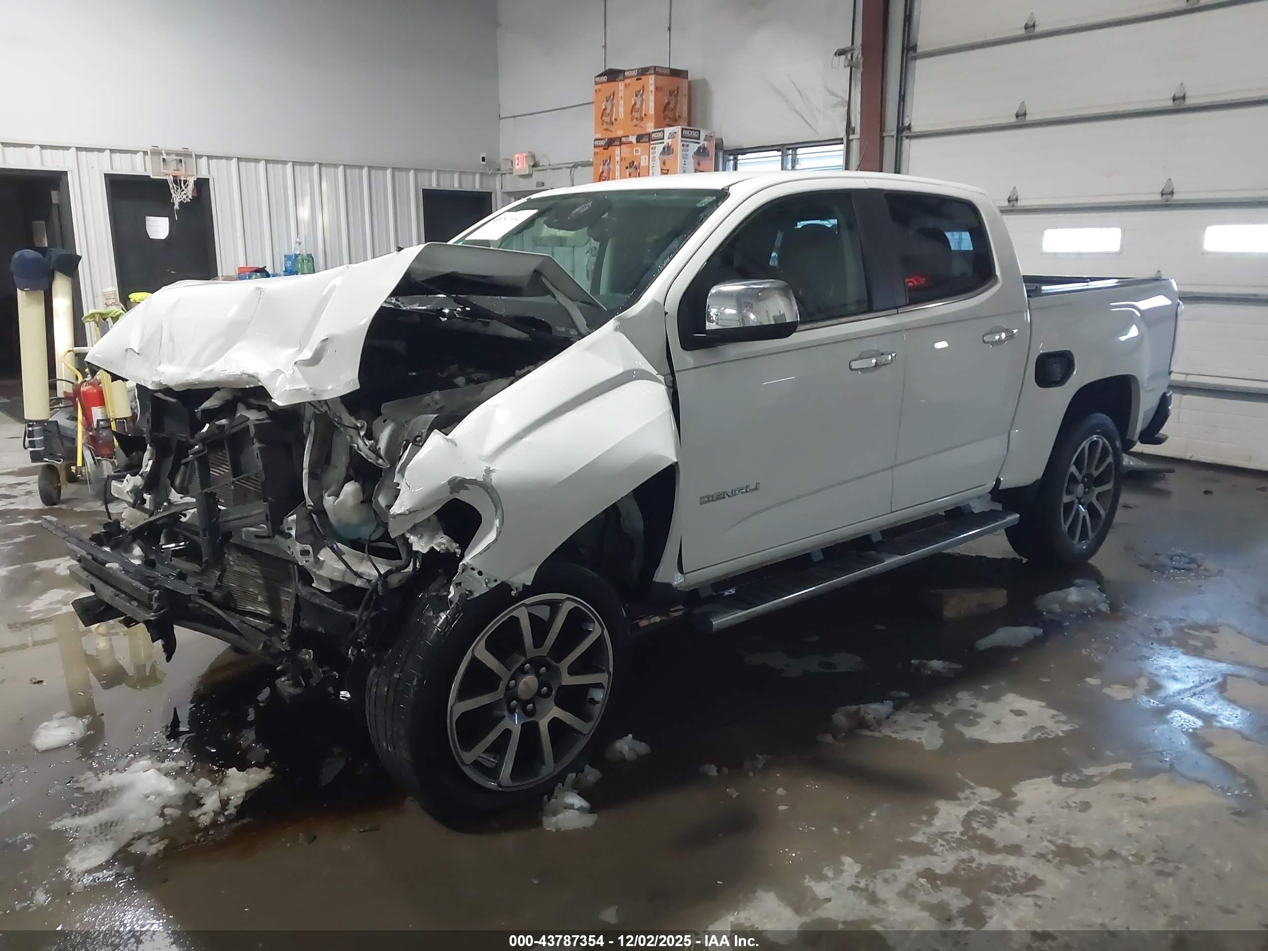 GMC CANYON image 2