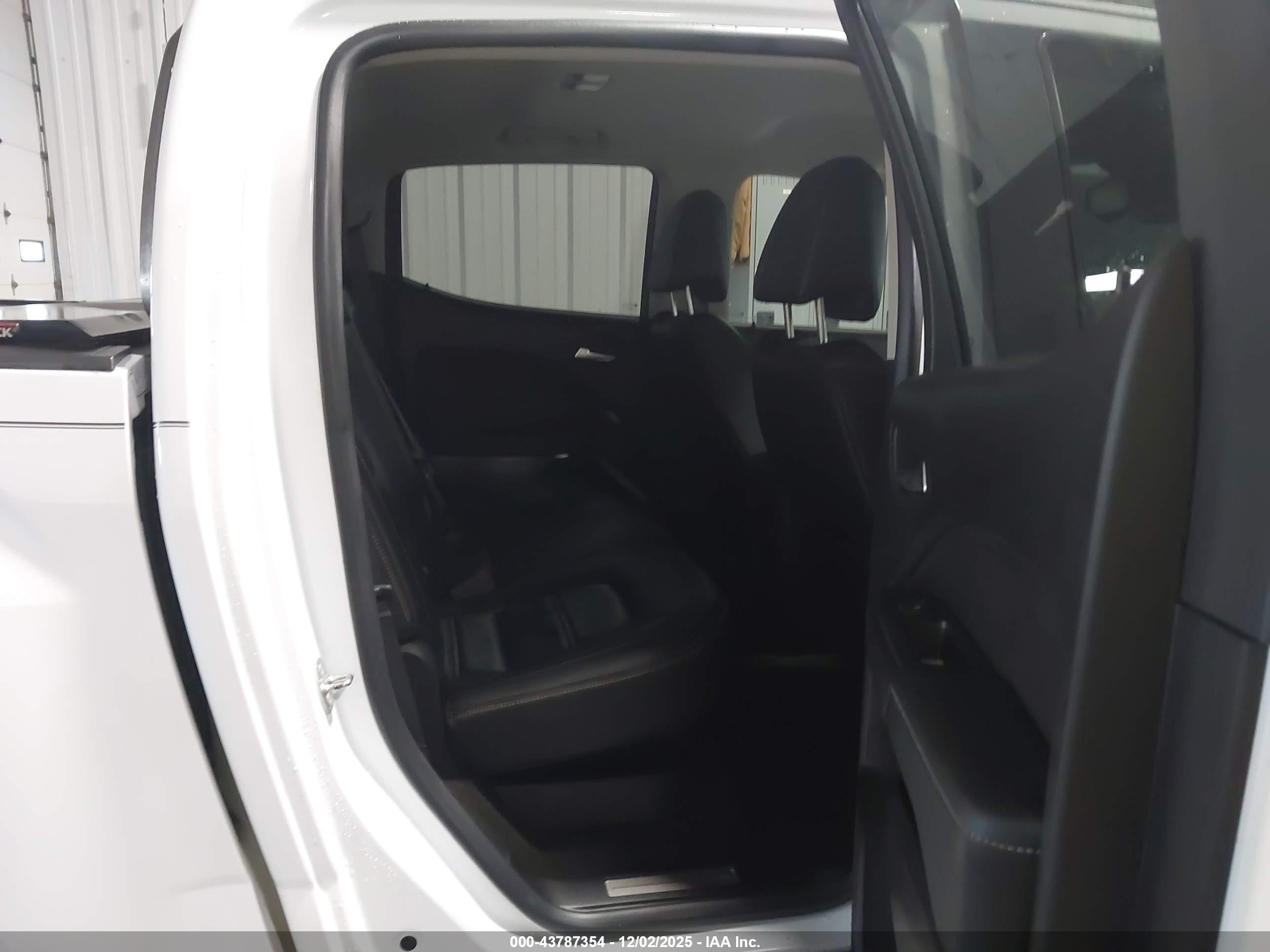 GMC CANYON image 8