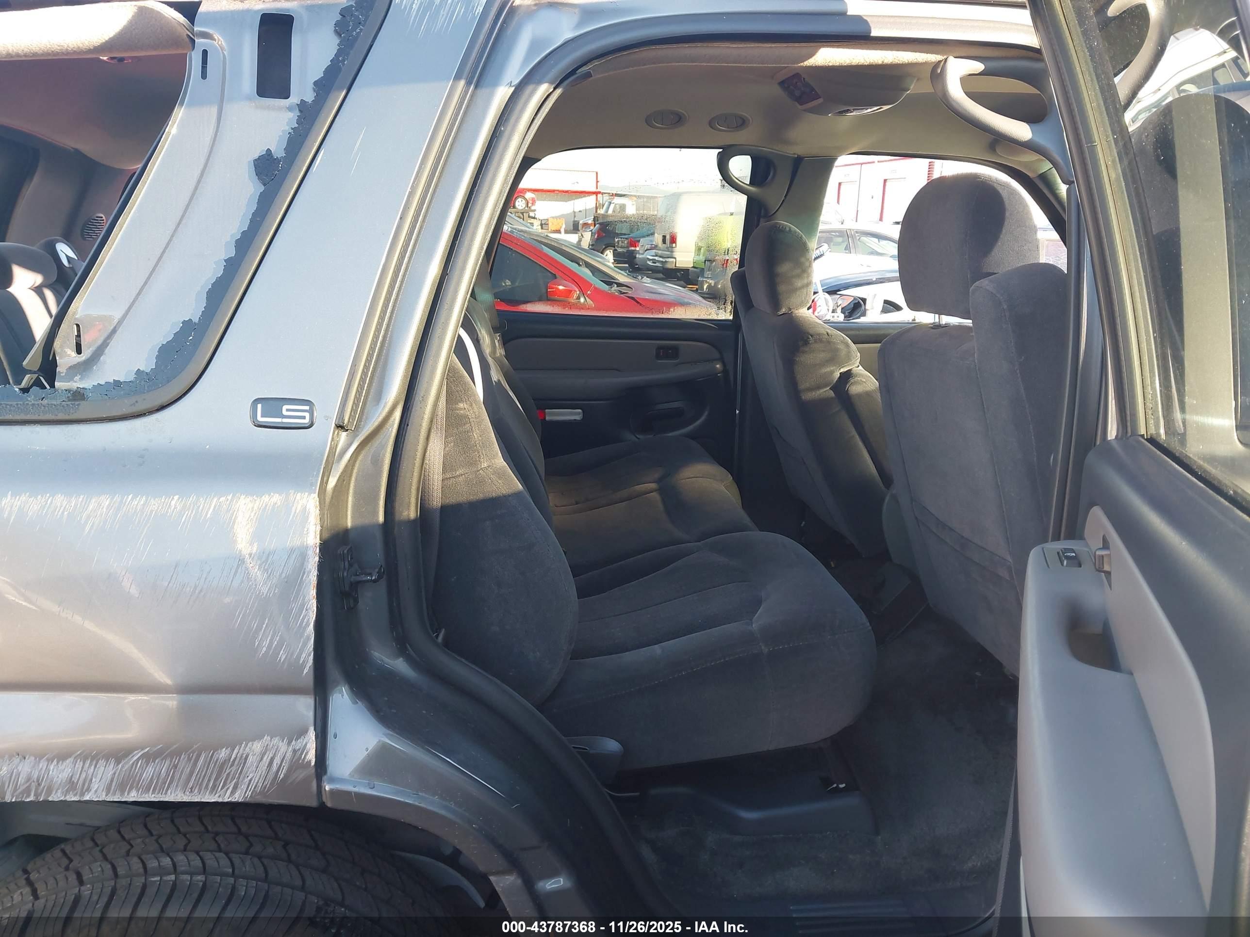 CHEVROLET TAHOE image 8