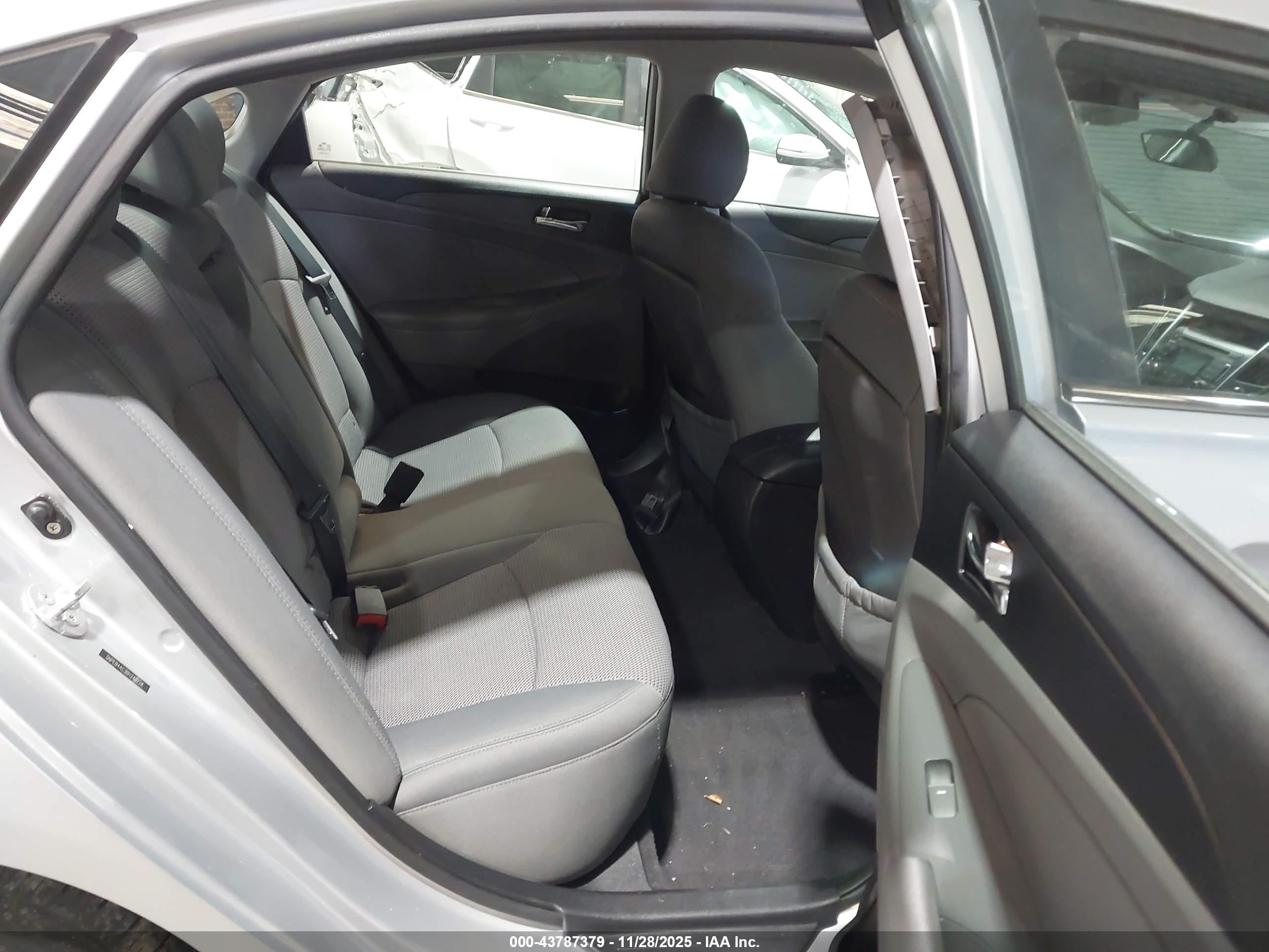 HYUNDAI SONATA image 8