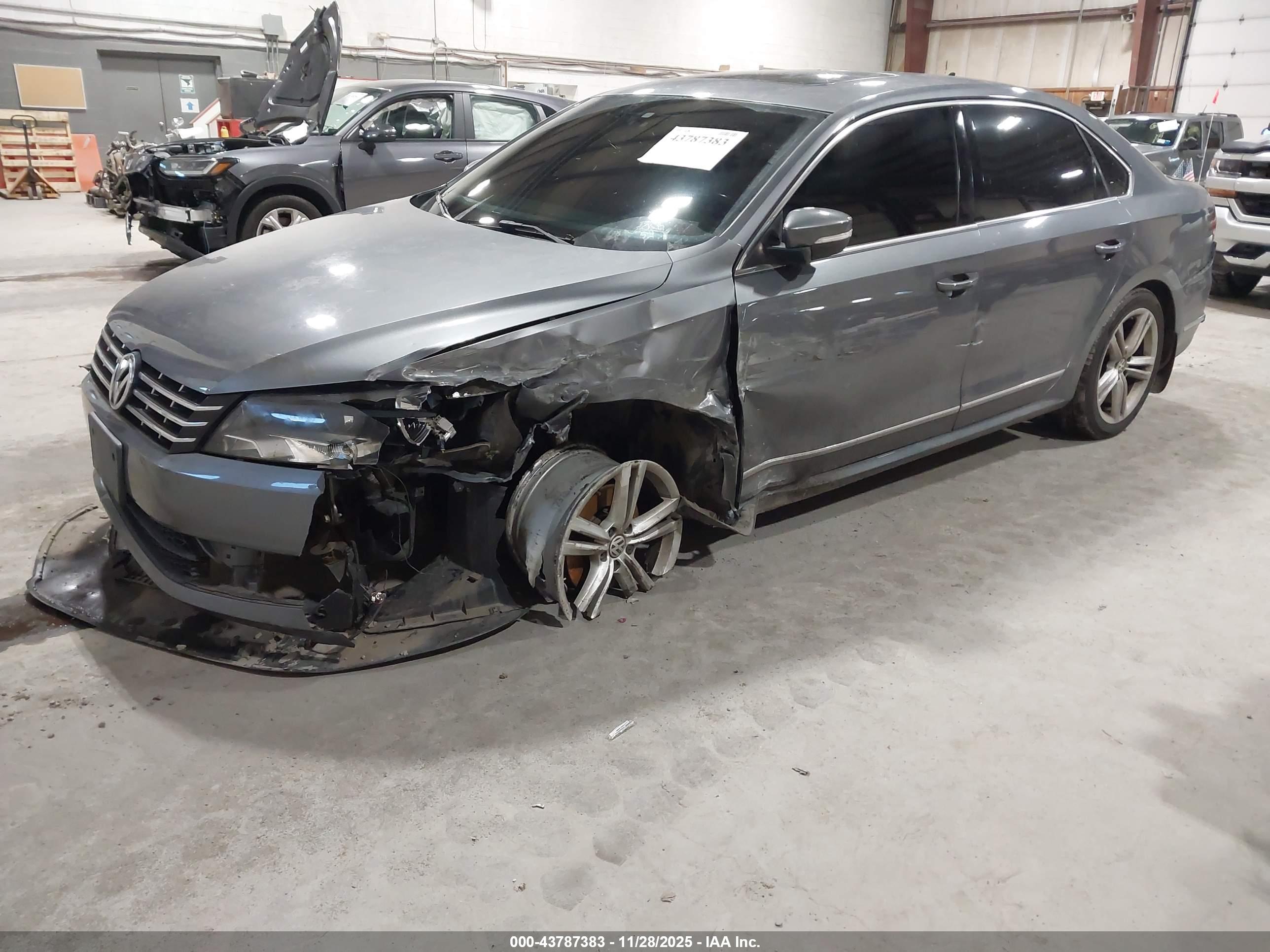 VOLKSWAGEN PASSAT image 2