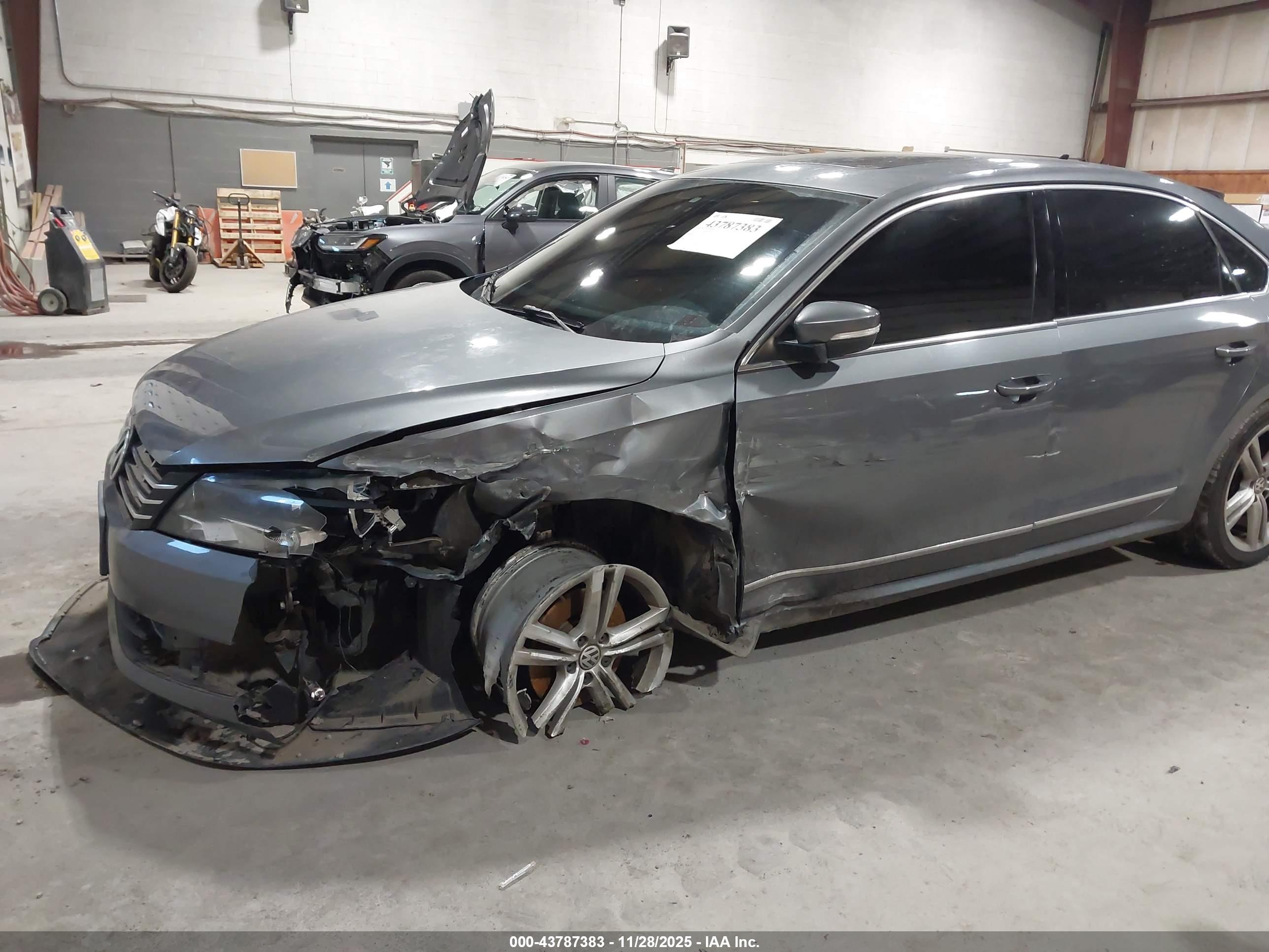 VOLKSWAGEN PASSAT image 6