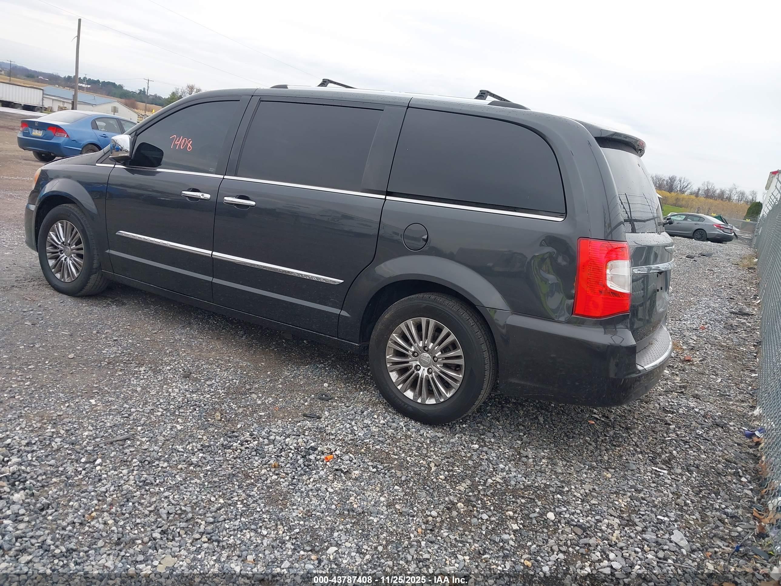 CHRYSLER TOWN image 3
