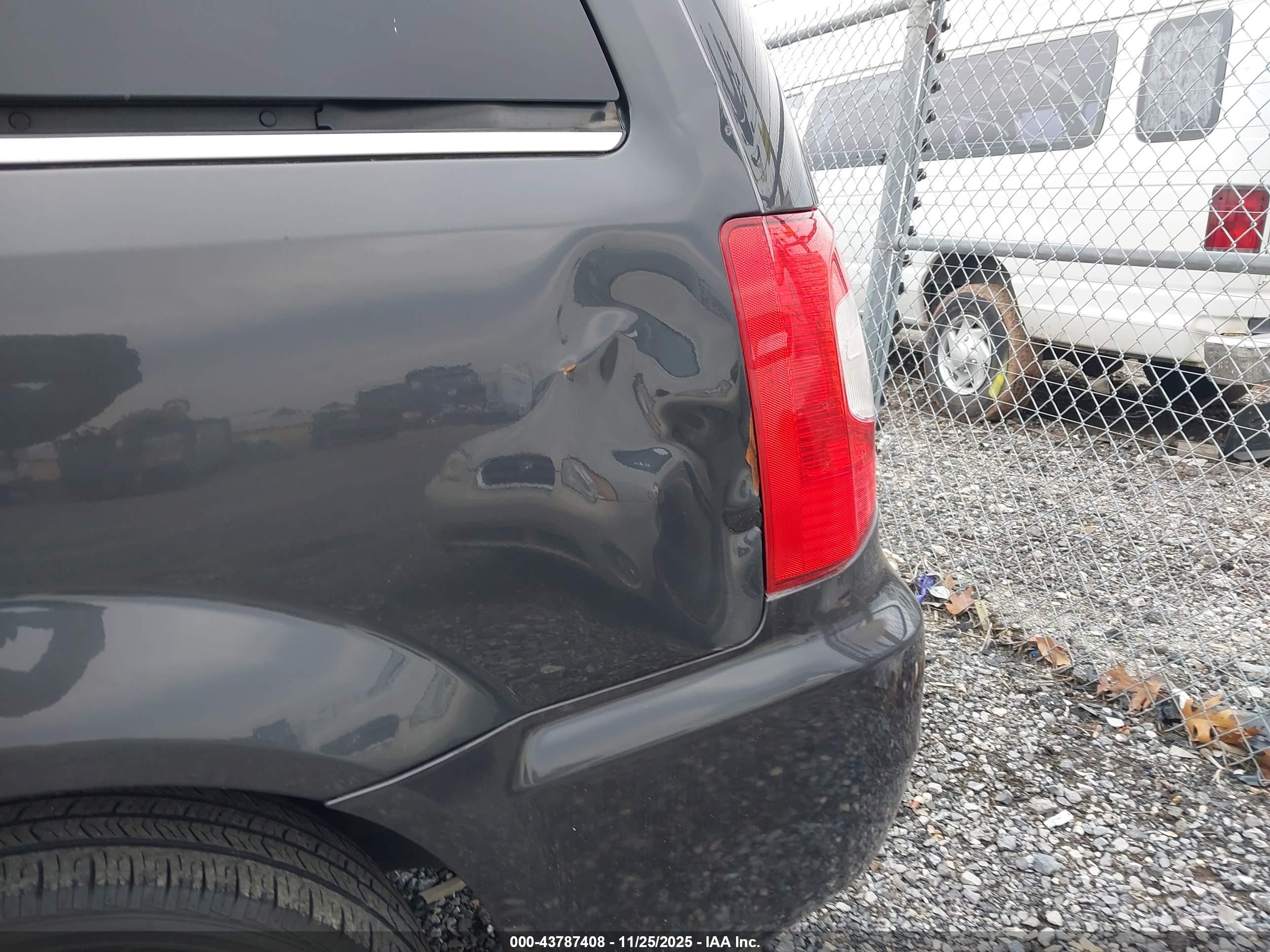 CHRYSLER TOWN image 6