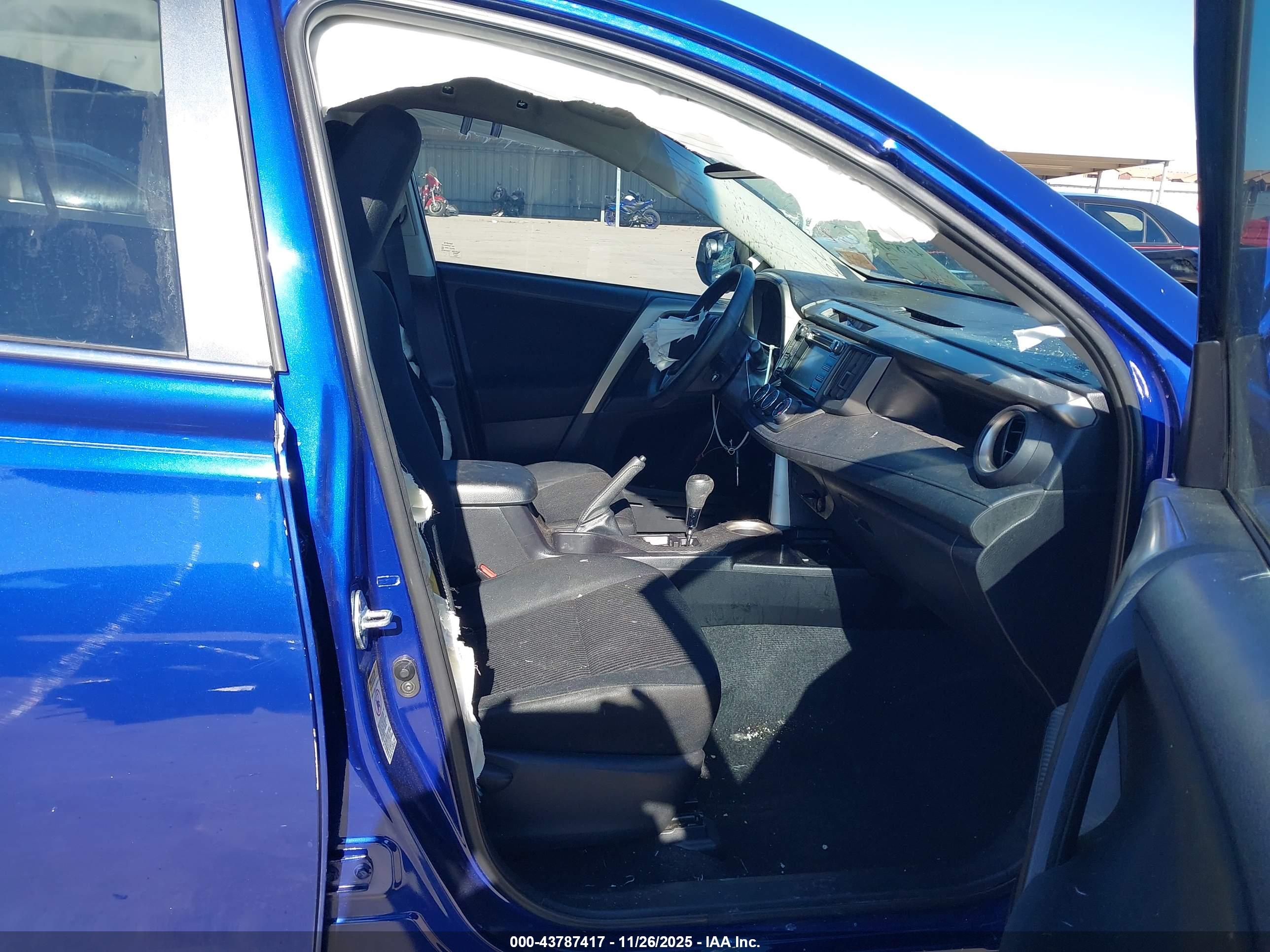TOYOTA RAV4 image 5