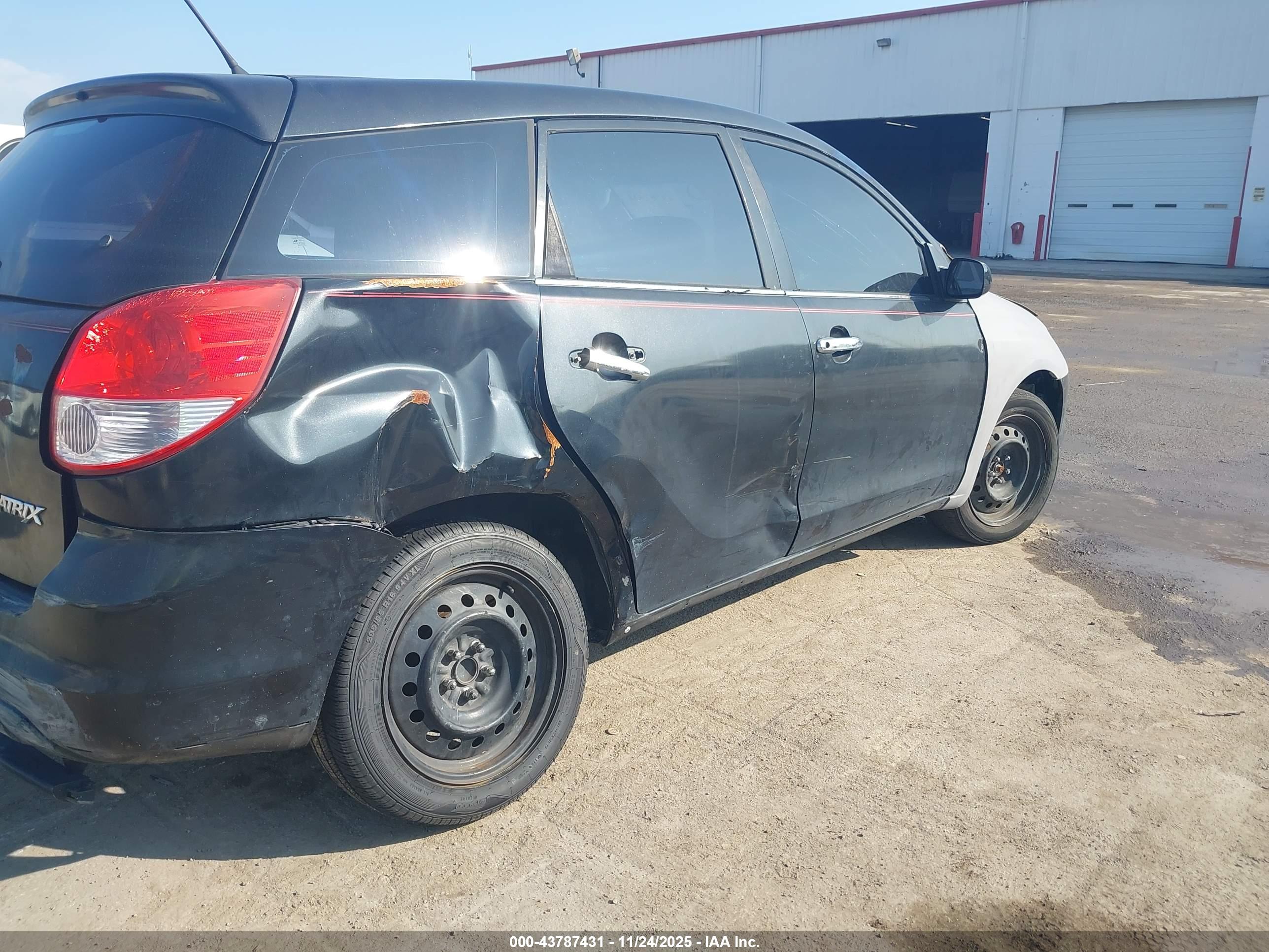 TOYOTA MATRIX image 6