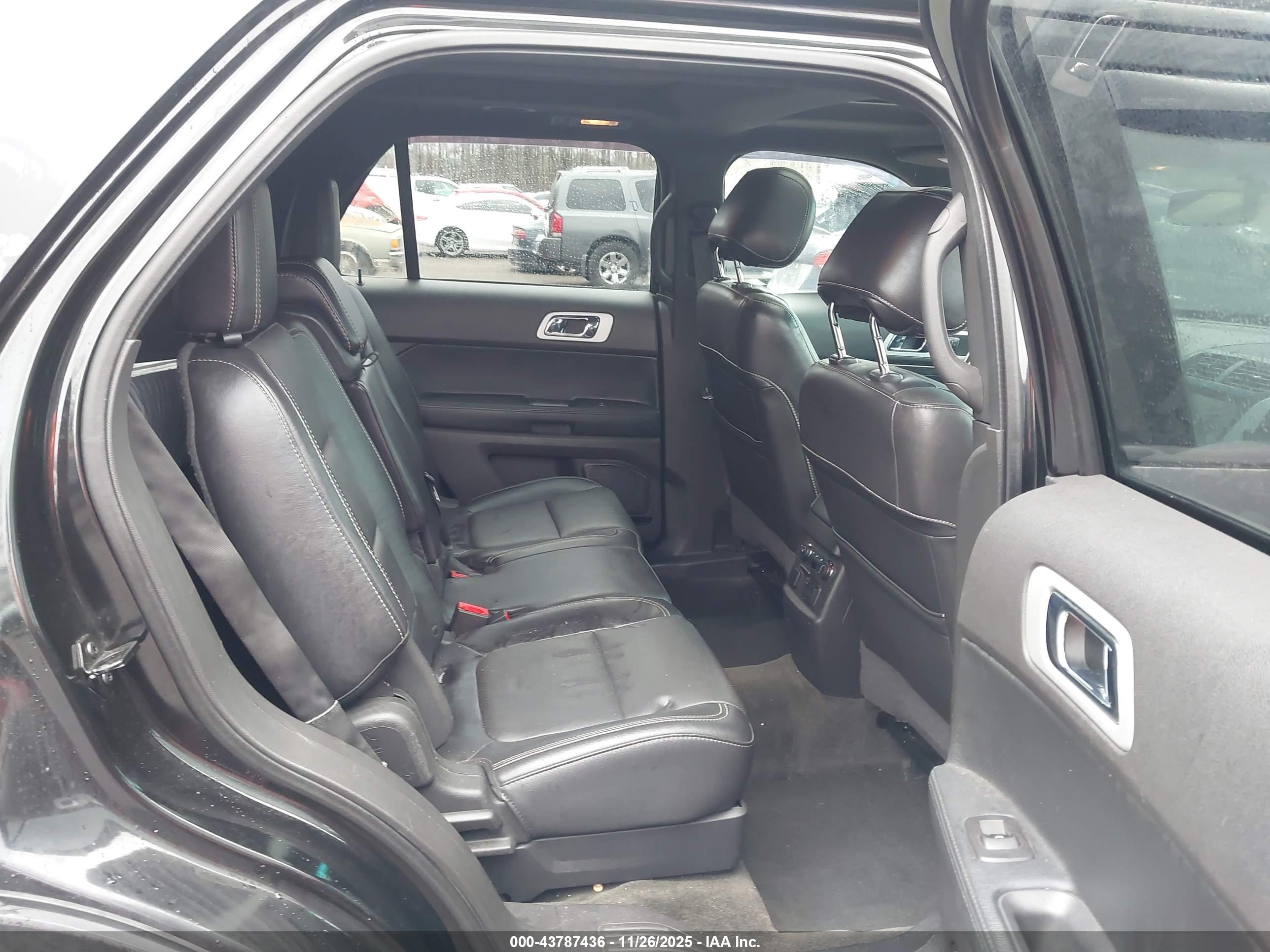 FORD EXPLORER image 8