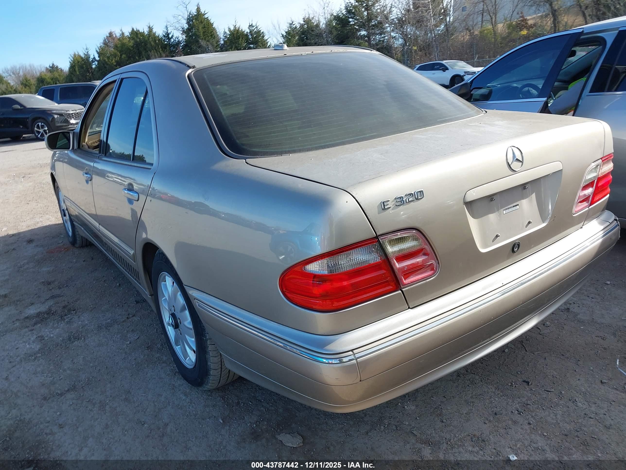 MERCEDES-BENZ E image 3