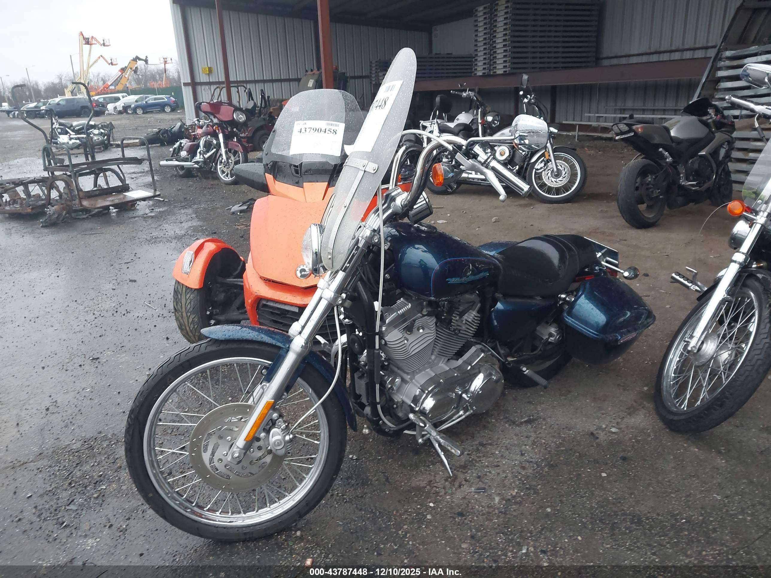 HARLEY-DAVIDSON XL883 image 2
