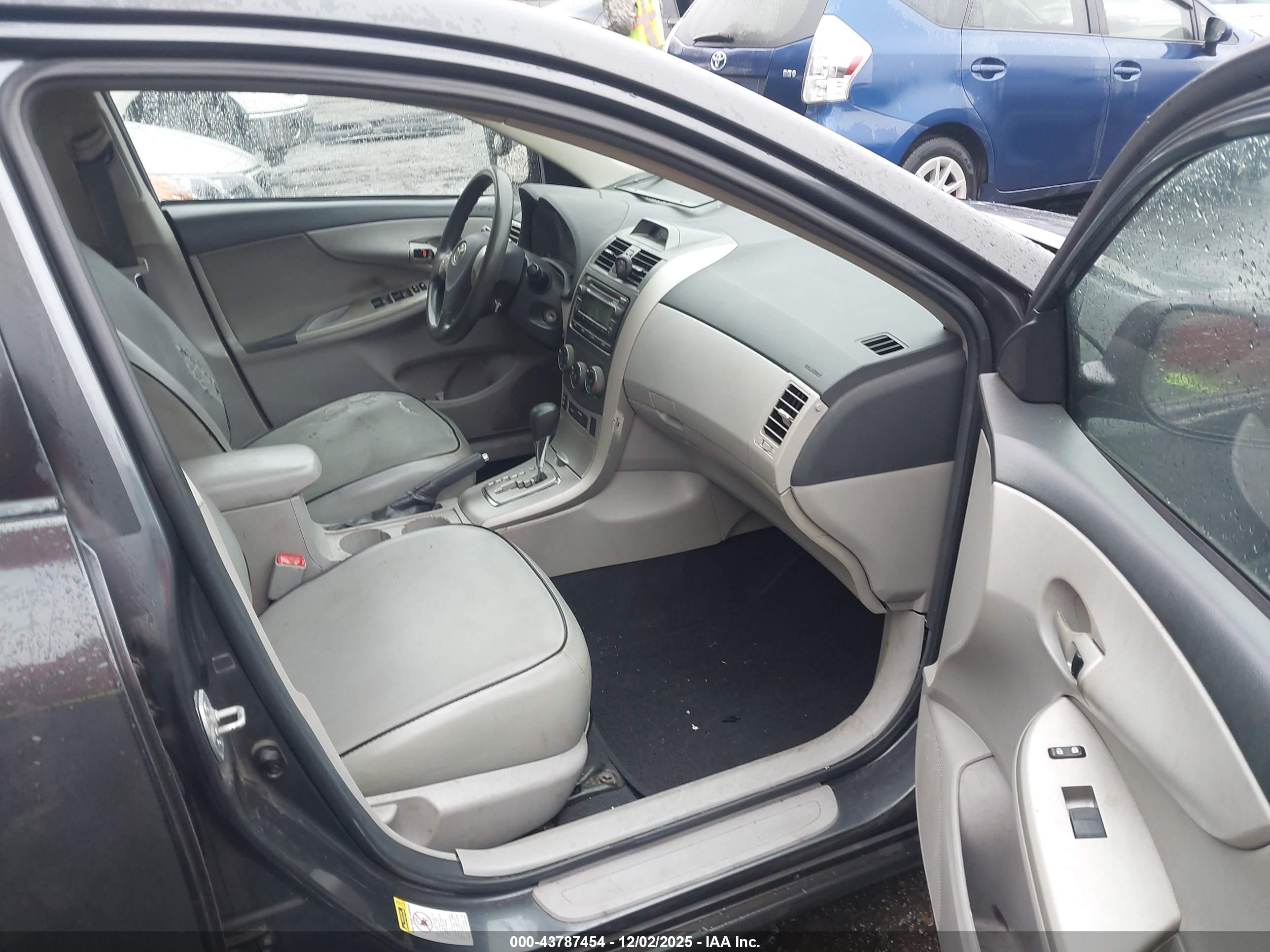 TOYOTA COROLLA image 5