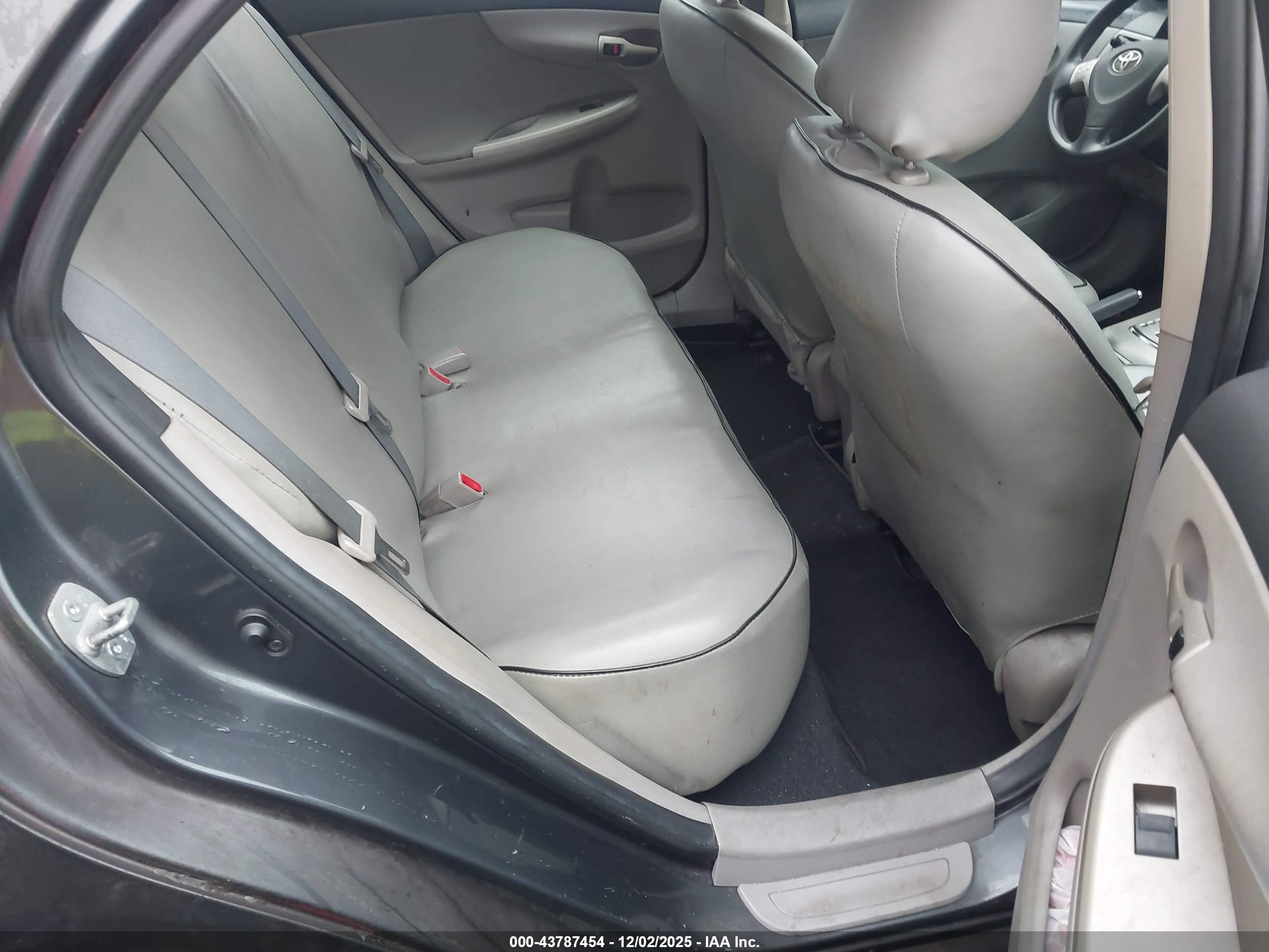 TOYOTA COROLLA image 8