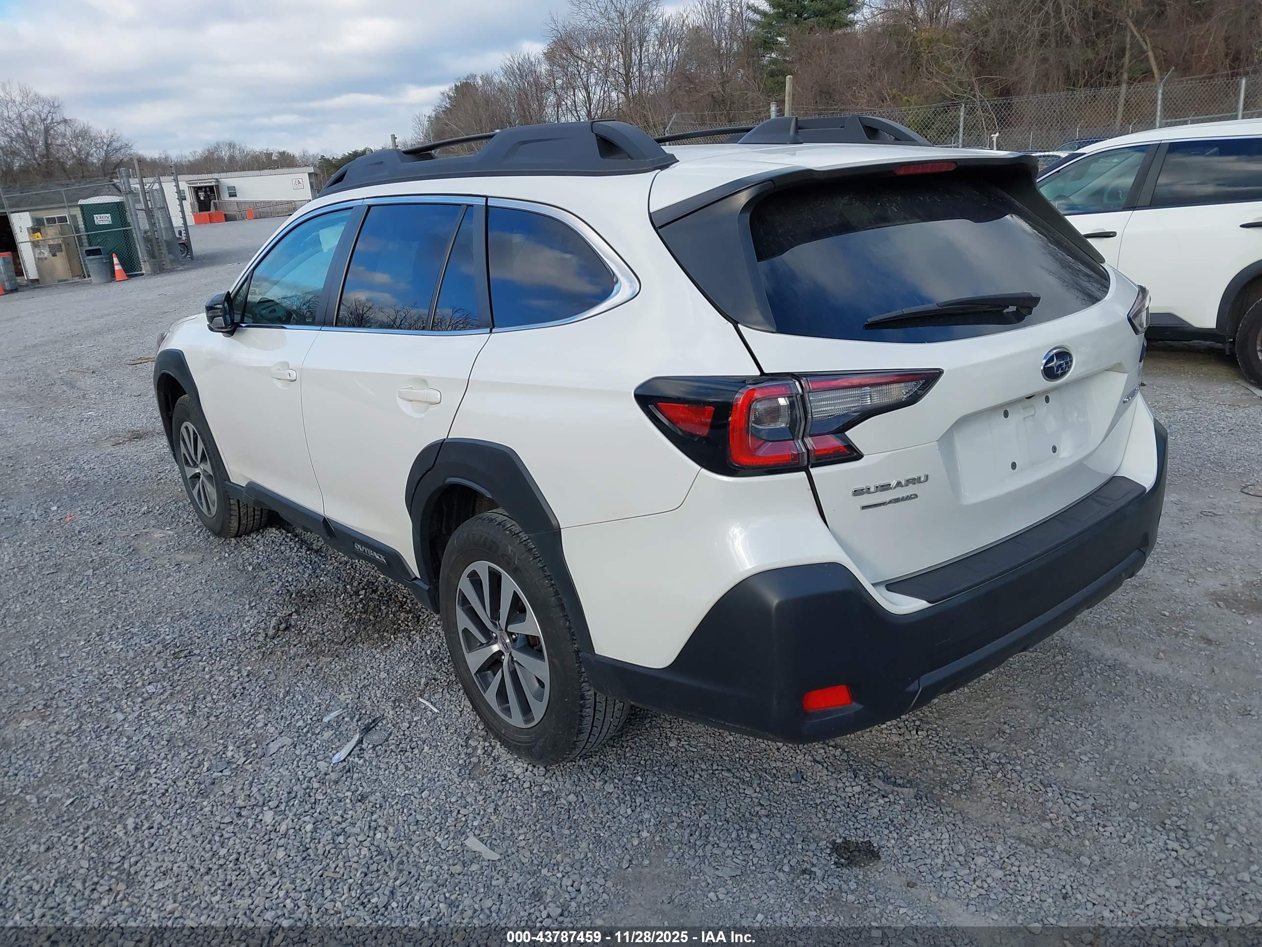 SUBARU OUTBACK image 3