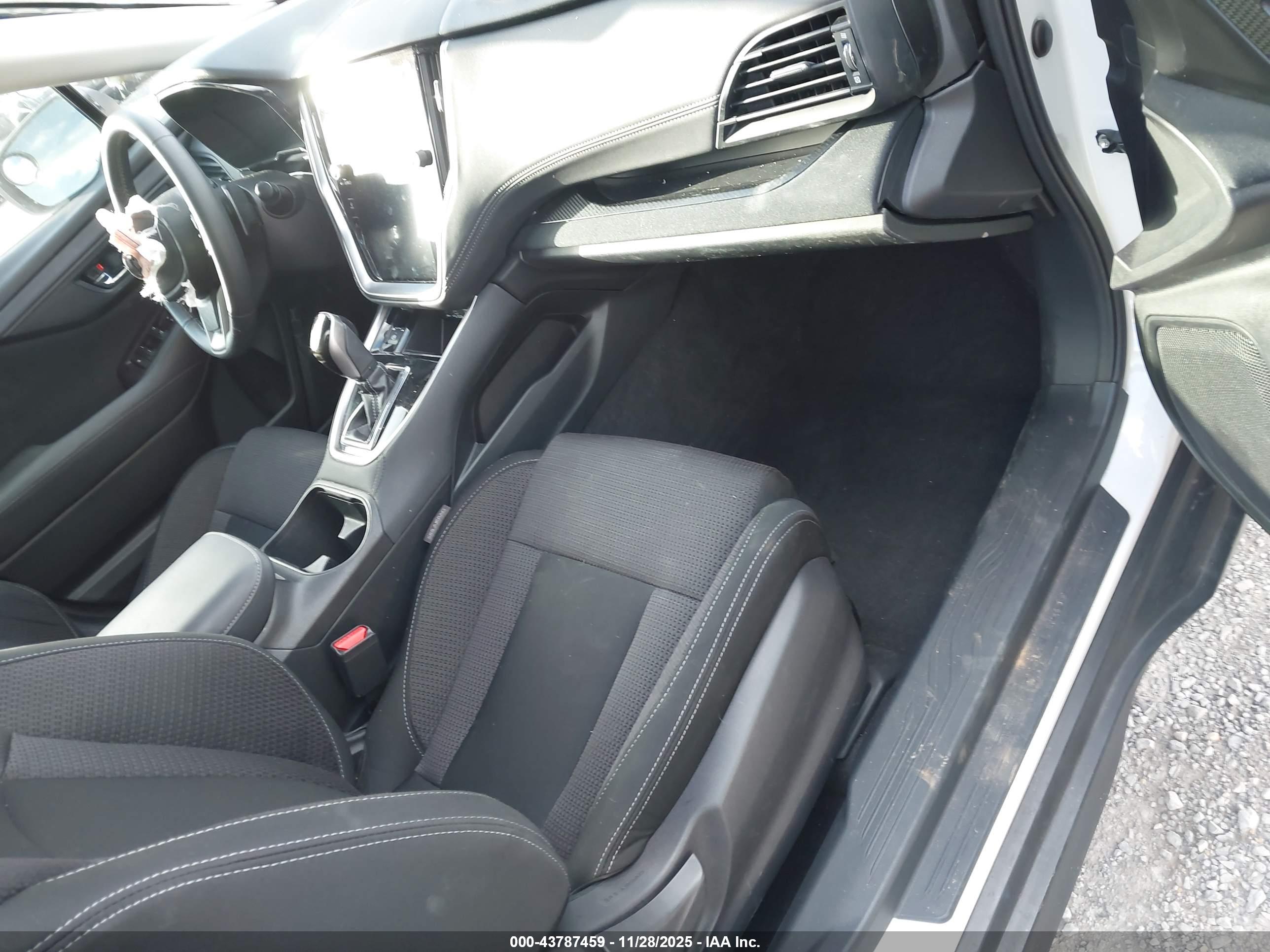 SUBARU OUTBACK image 5