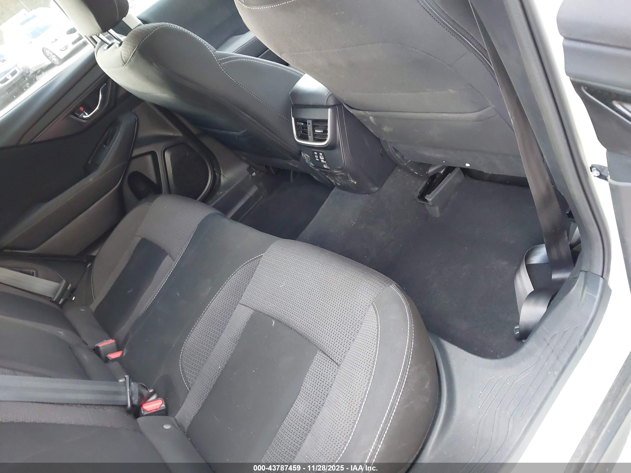 SUBARU OUTBACK image 8