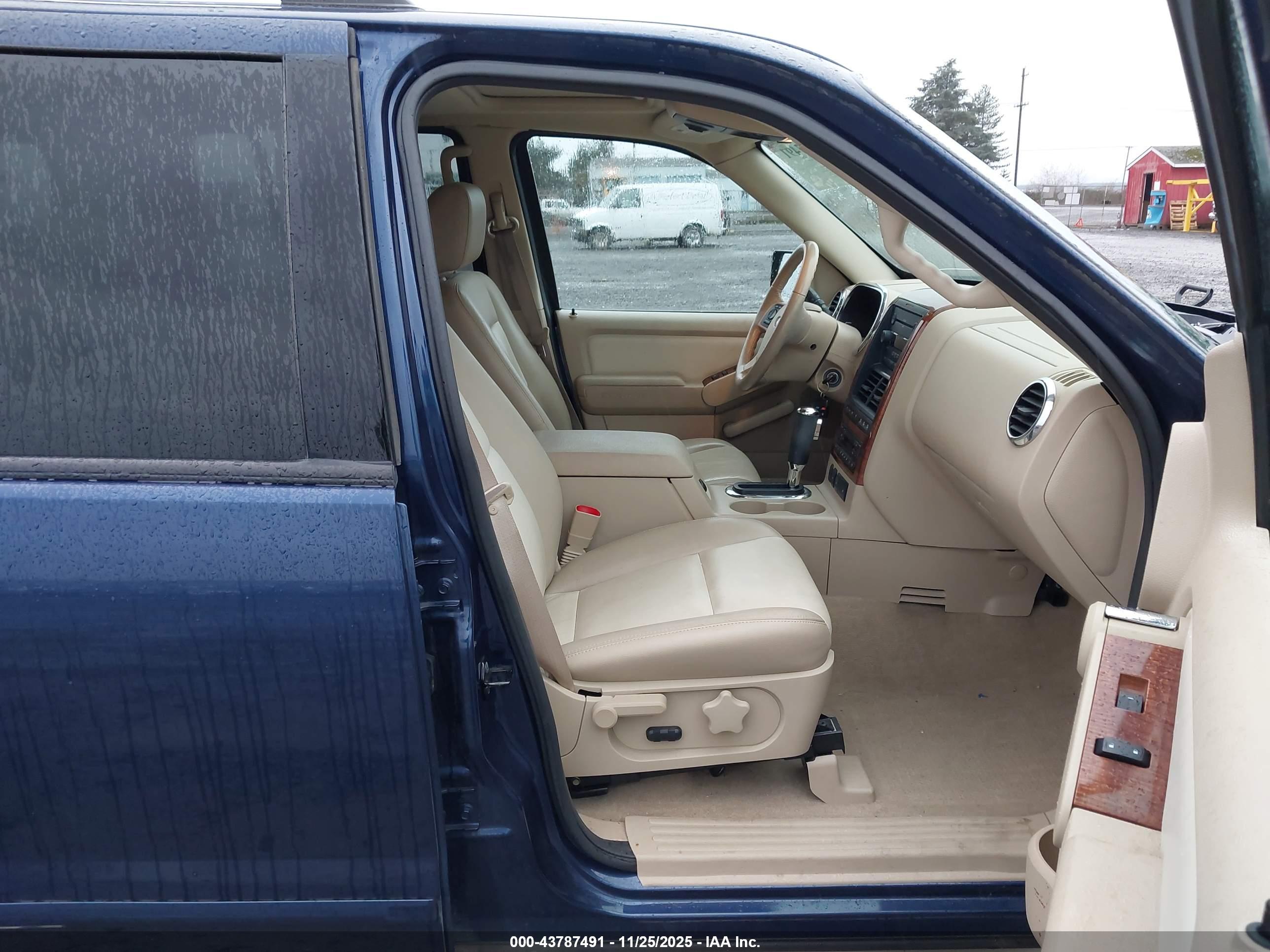 FORD EXPLORER image 5
