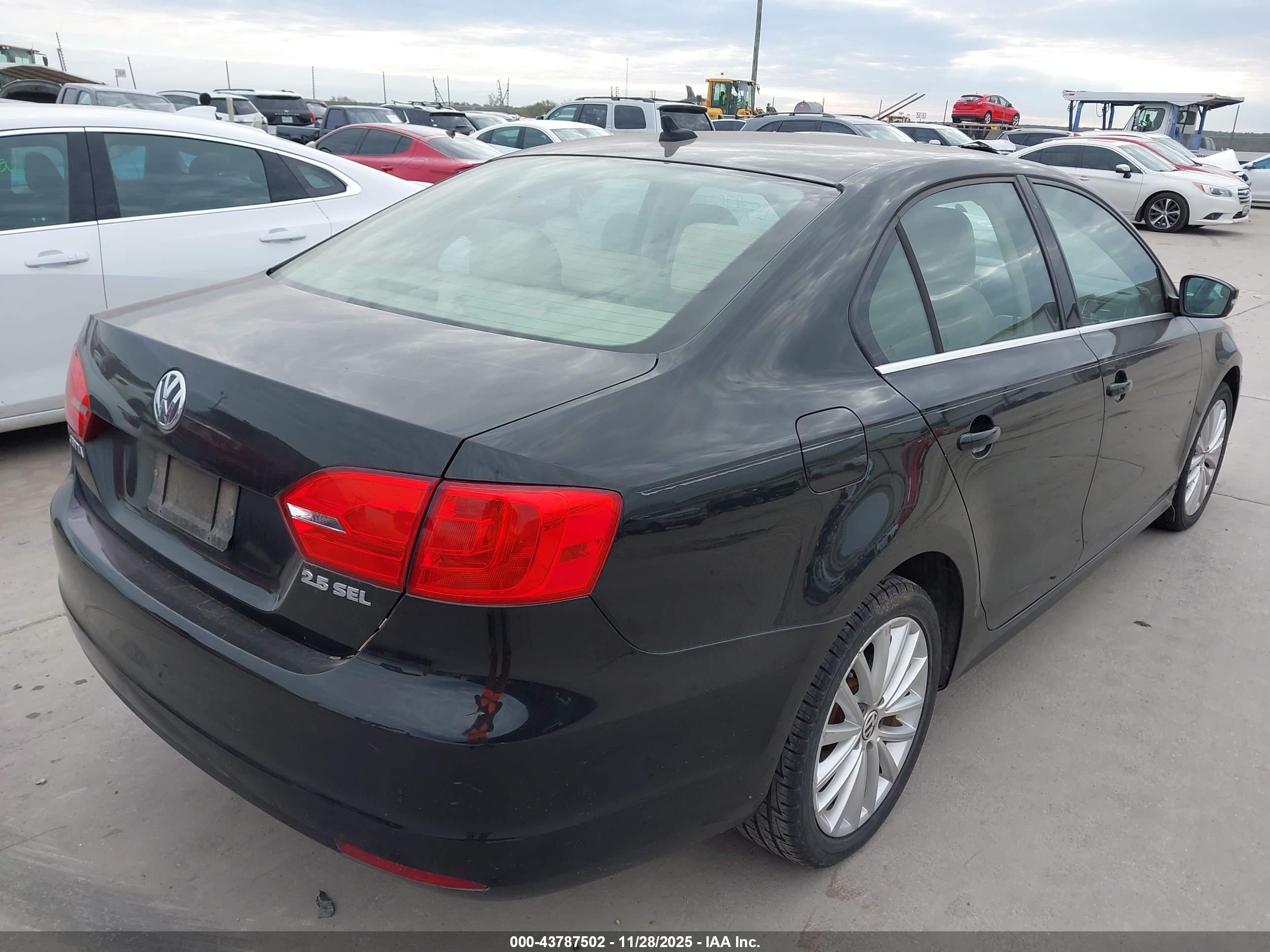 VOLKSWAGEN JETTA image 4