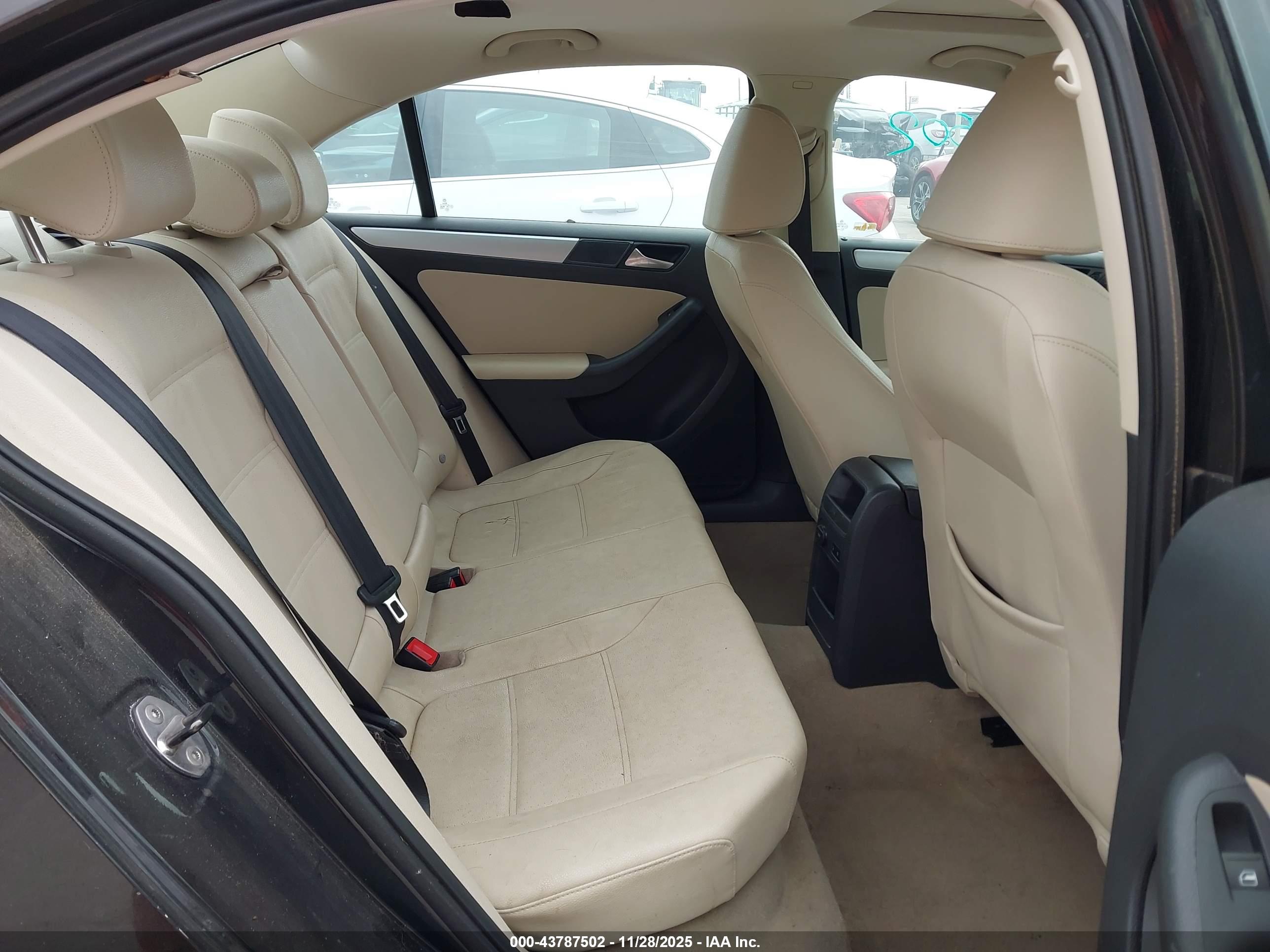 VOLKSWAGEN JETTA image 8