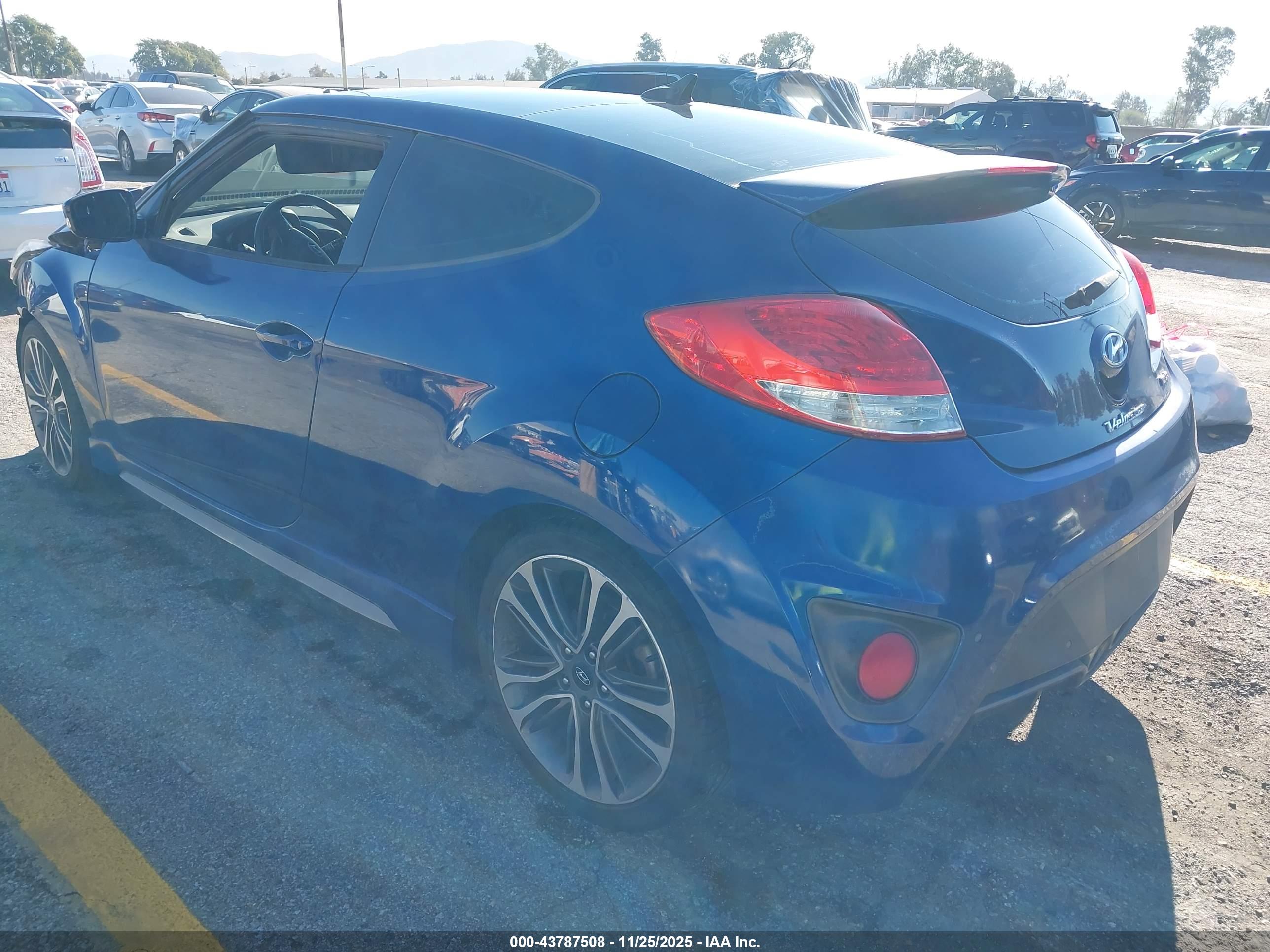 HYUNDAI VELOSTER image 3