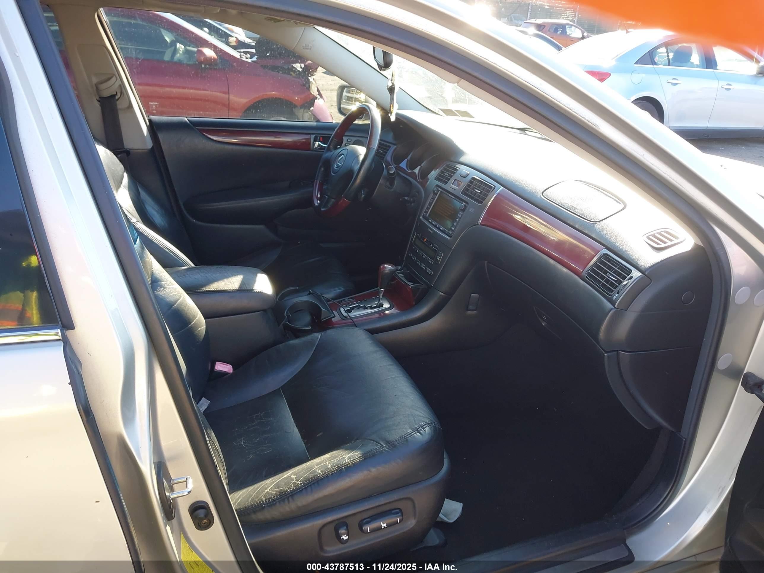 LEXUS ES image 5