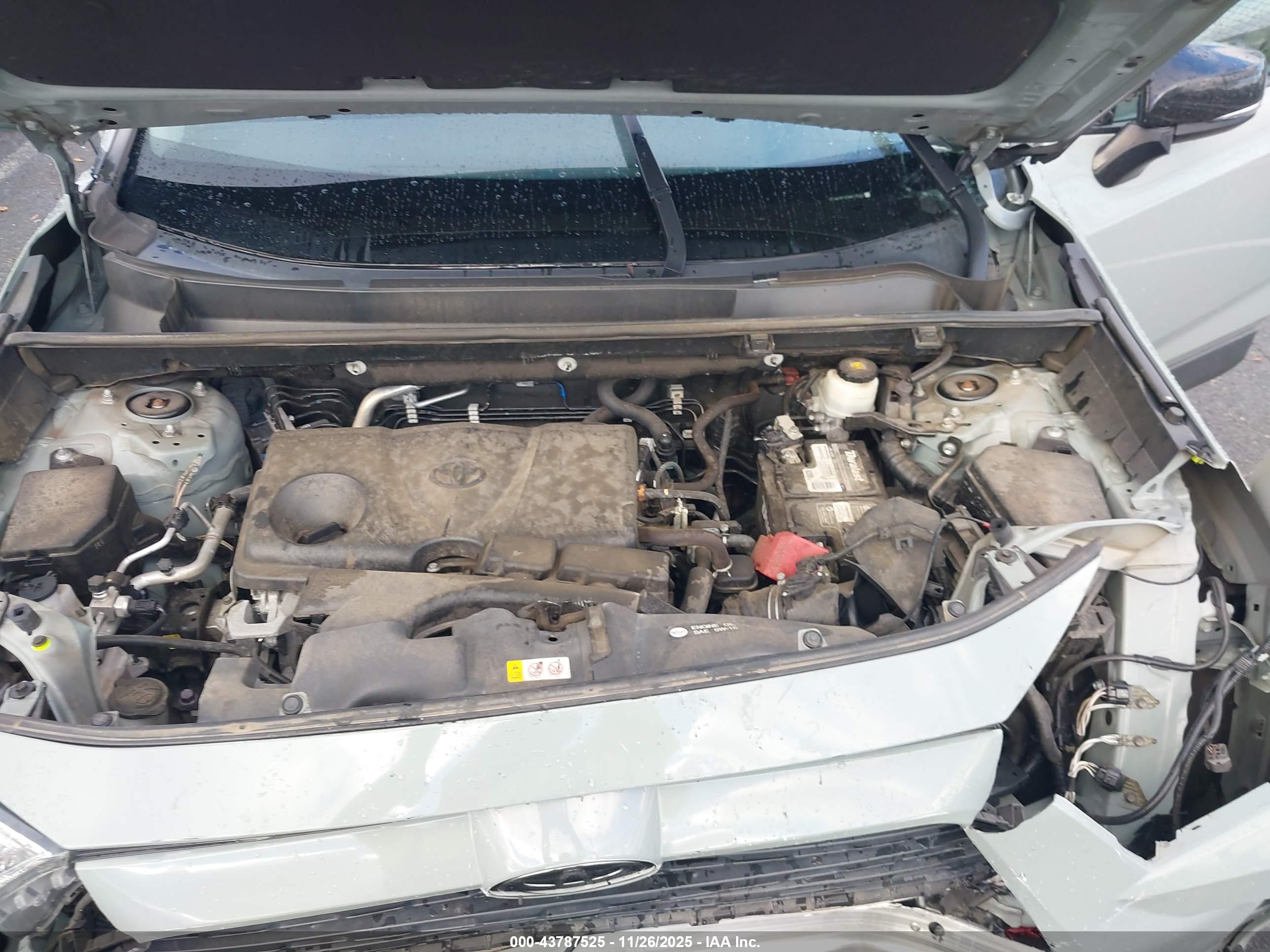 TOYOTA RAV4 image 10