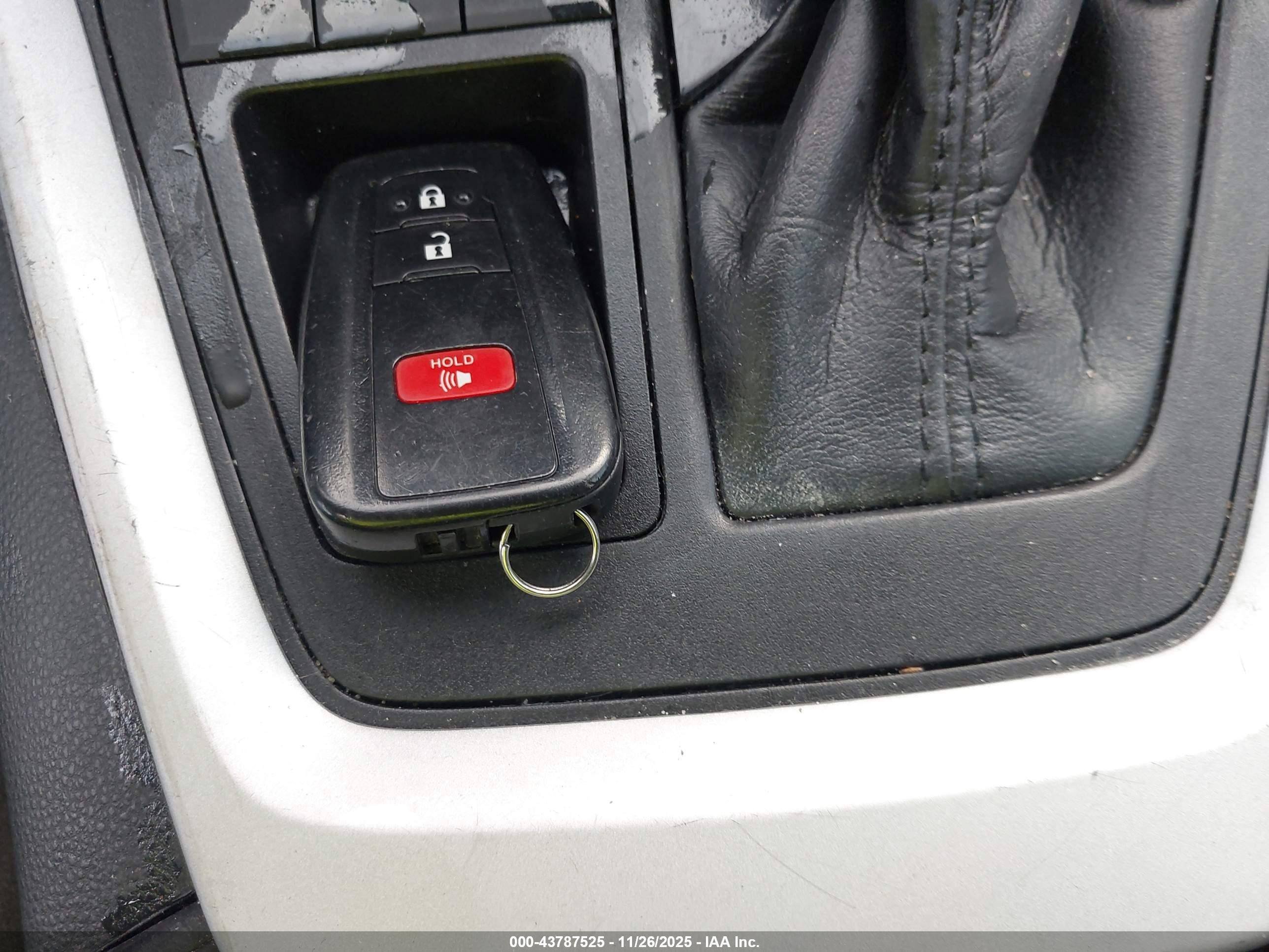 TOYOTA RAV4 image 11