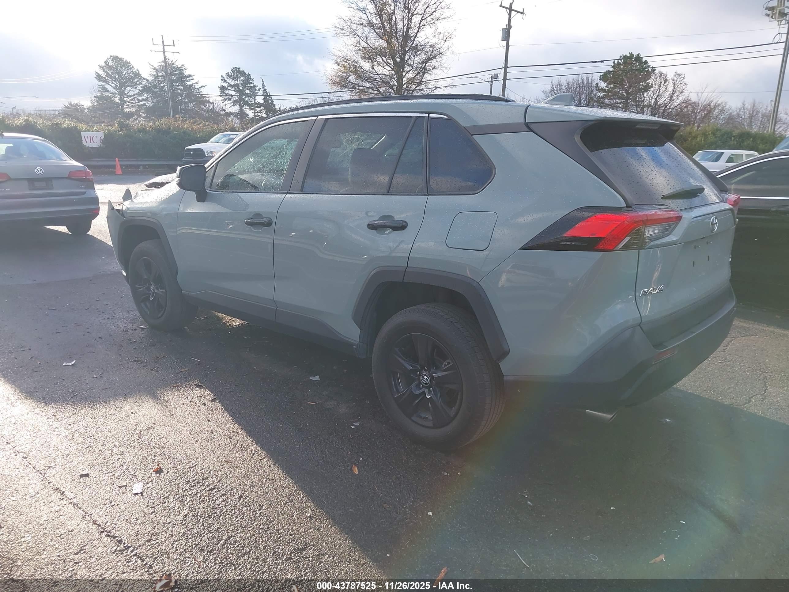 TOYOTA RAV4 image 3