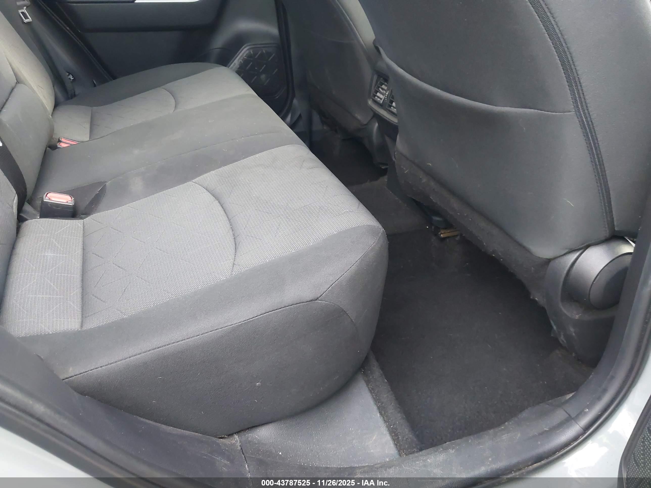 TOYOTA RAV4 image 8