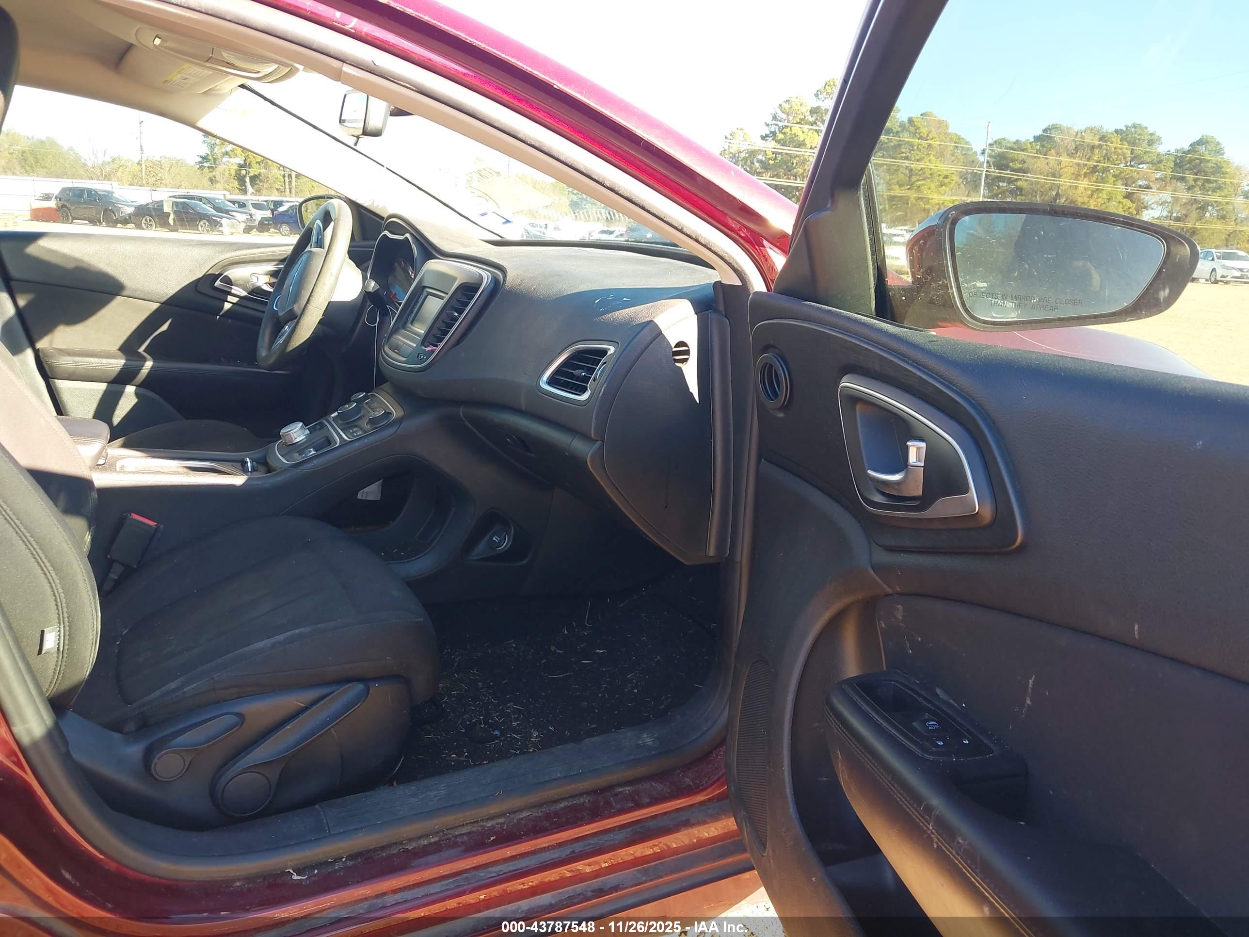 CHRYSLER 200 image 5