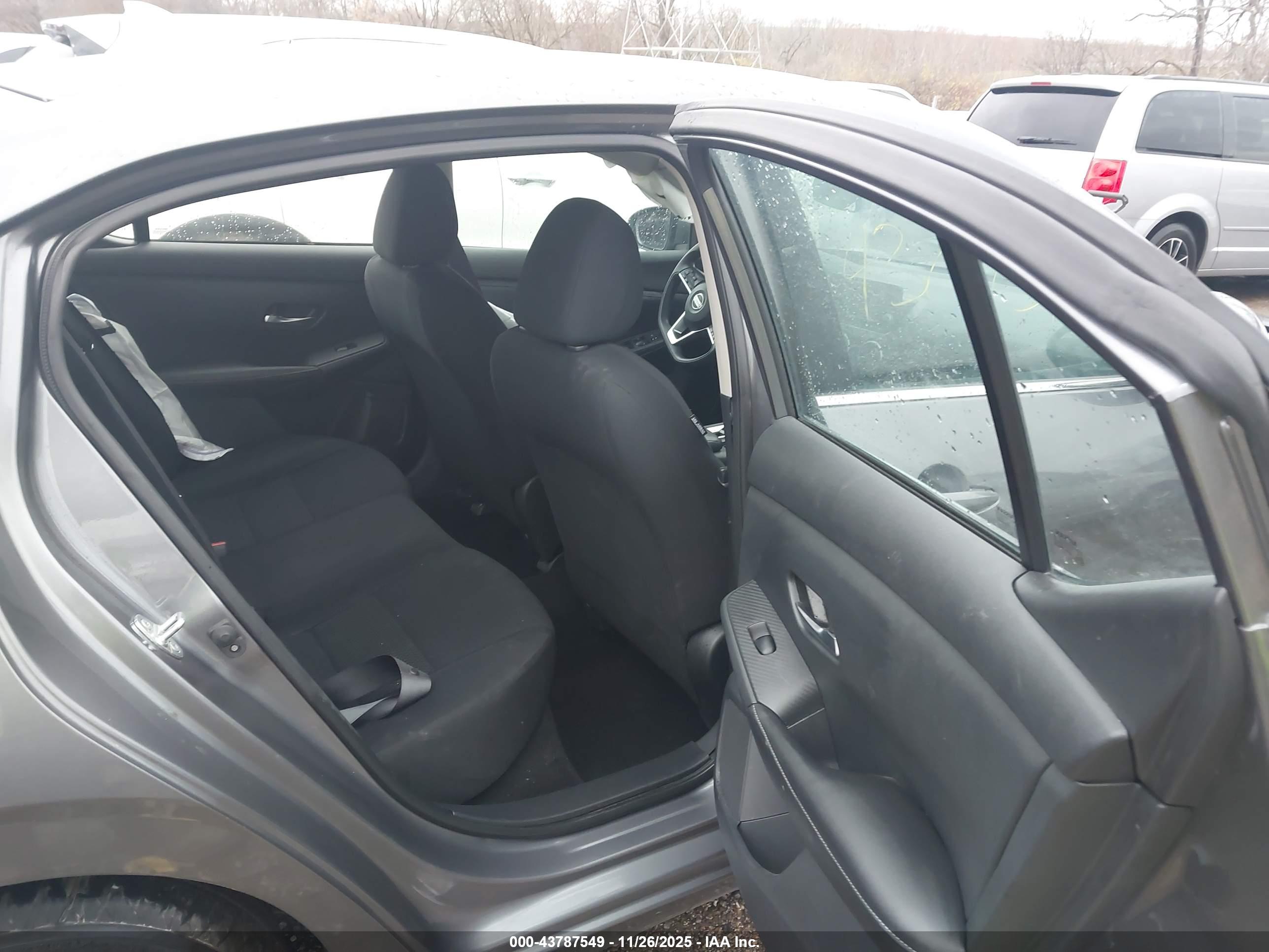 NISSAN SENTRA image 8