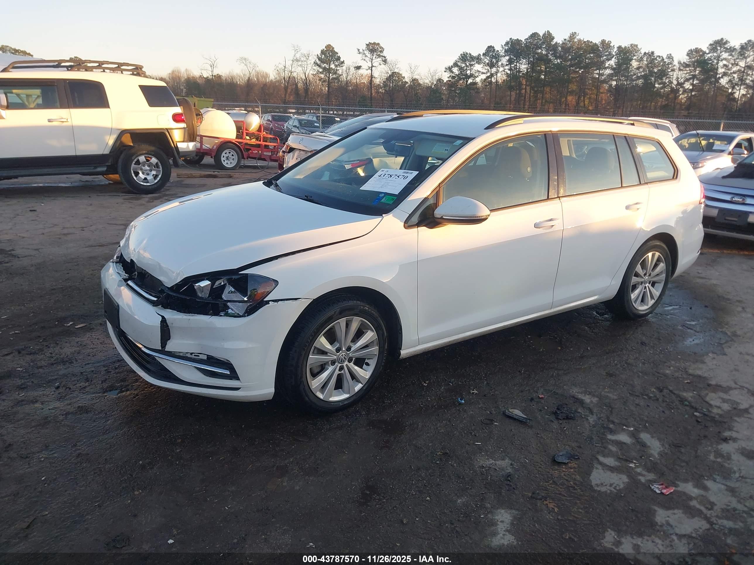 VOLKSWAGEN GOLF image 2