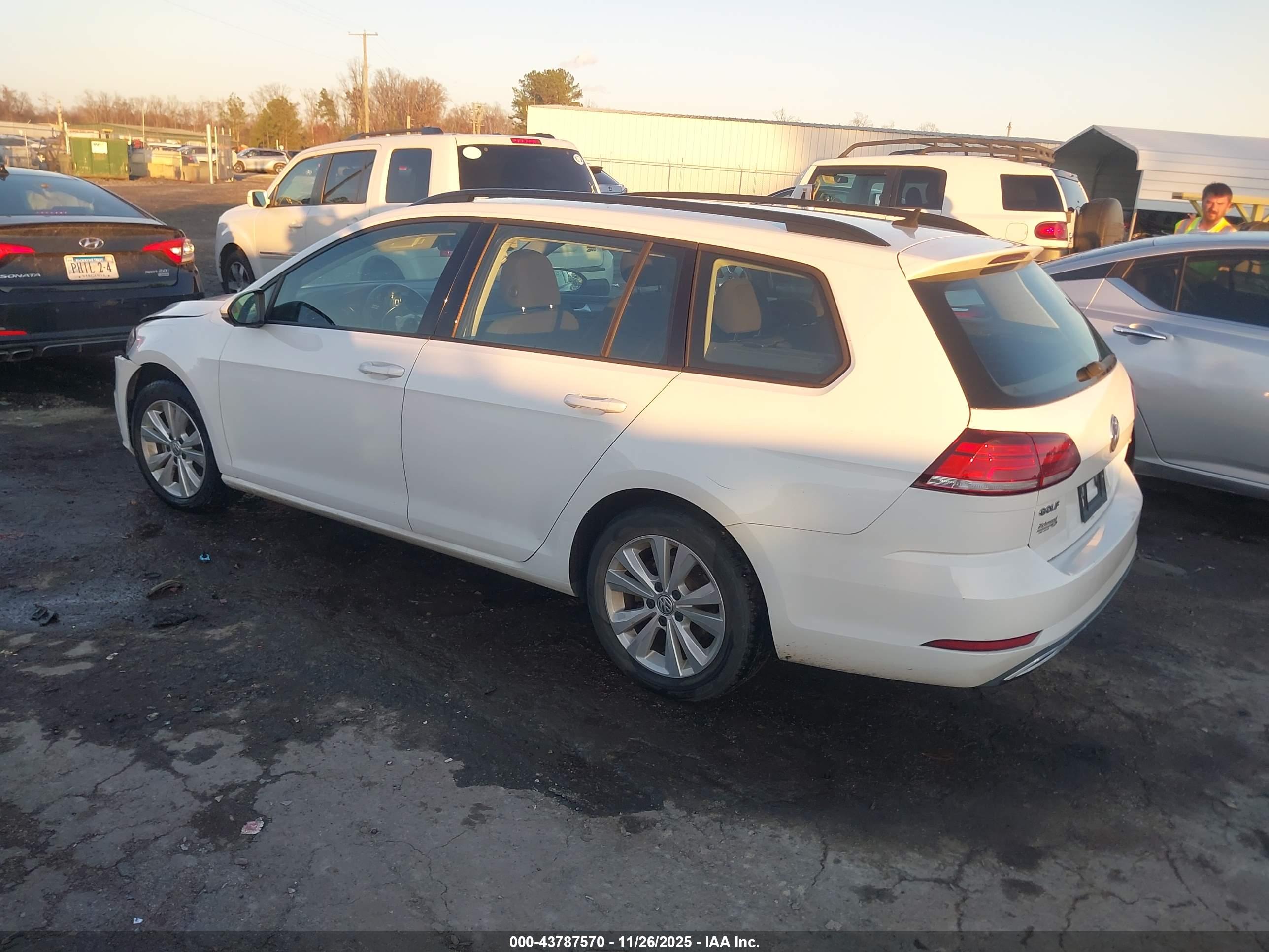 VOLKSWAGEN GOLF image 3