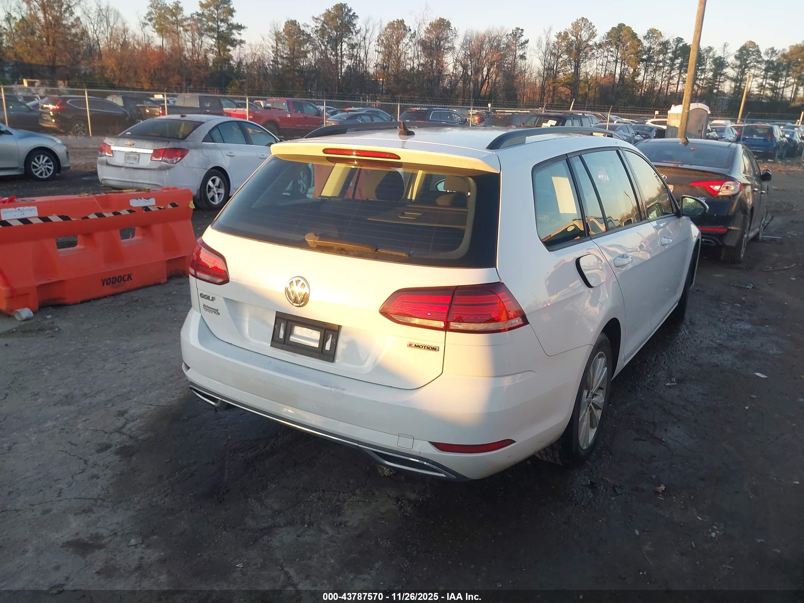 VOLKSWAGEN GOLF image 4
