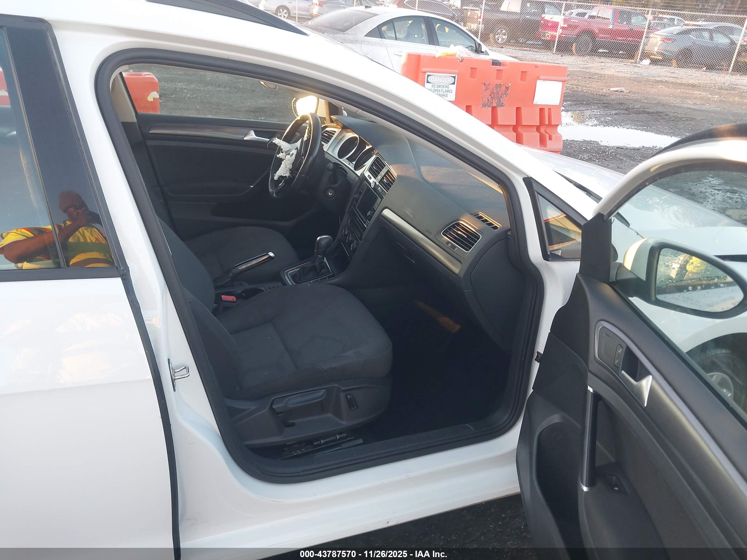 VOLKSWAGEN GOLF image 5