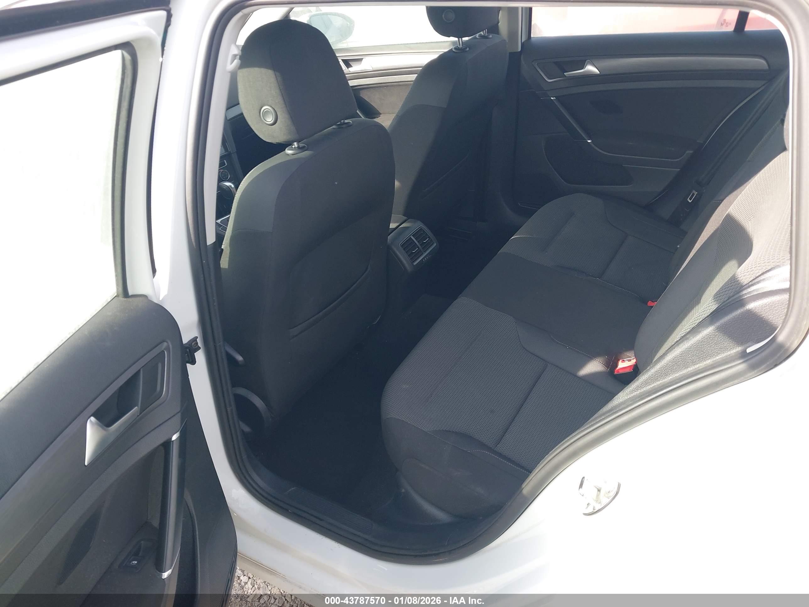 VOLKSWAGEN GOLF image 8