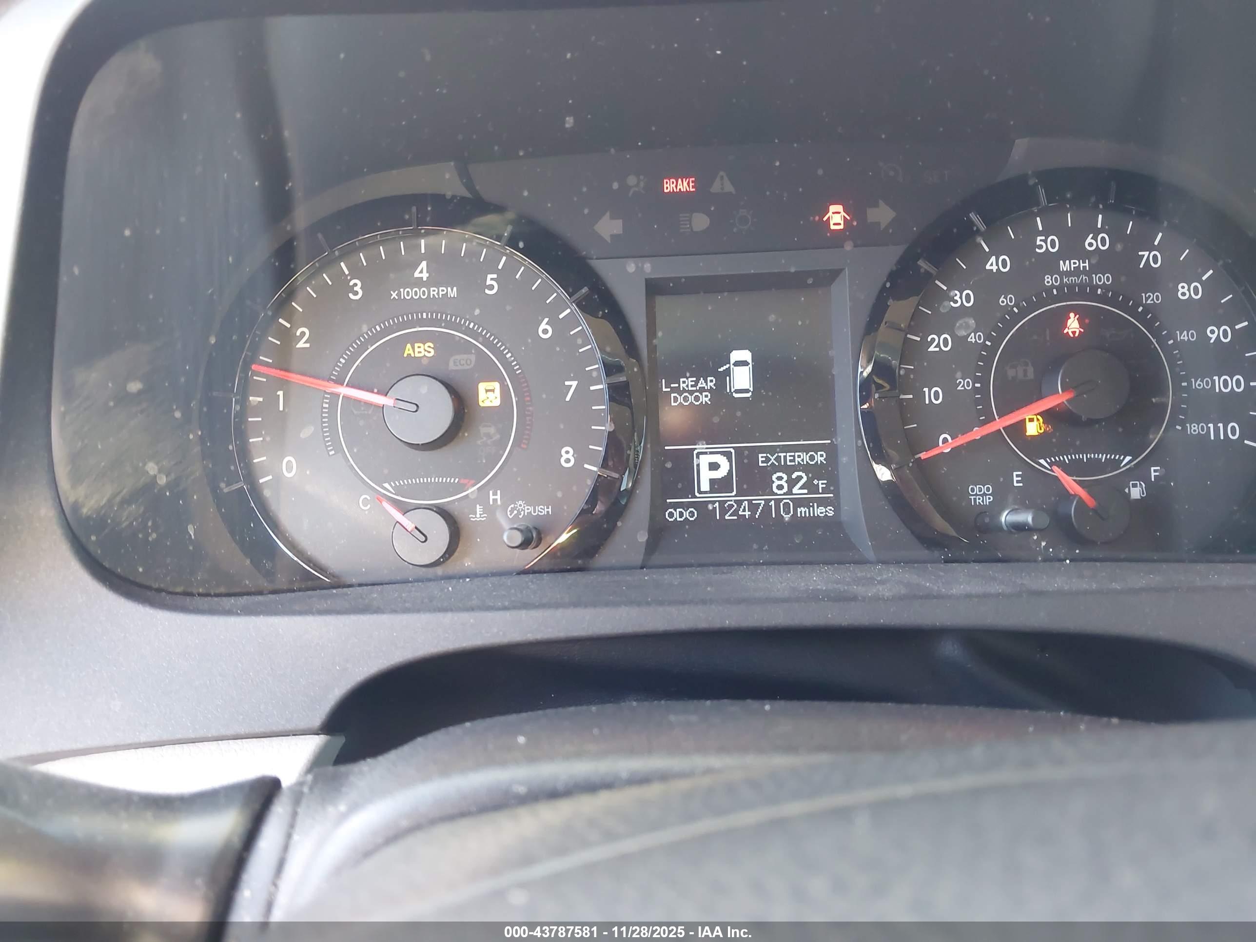 TOYOTA SIENNA image 7