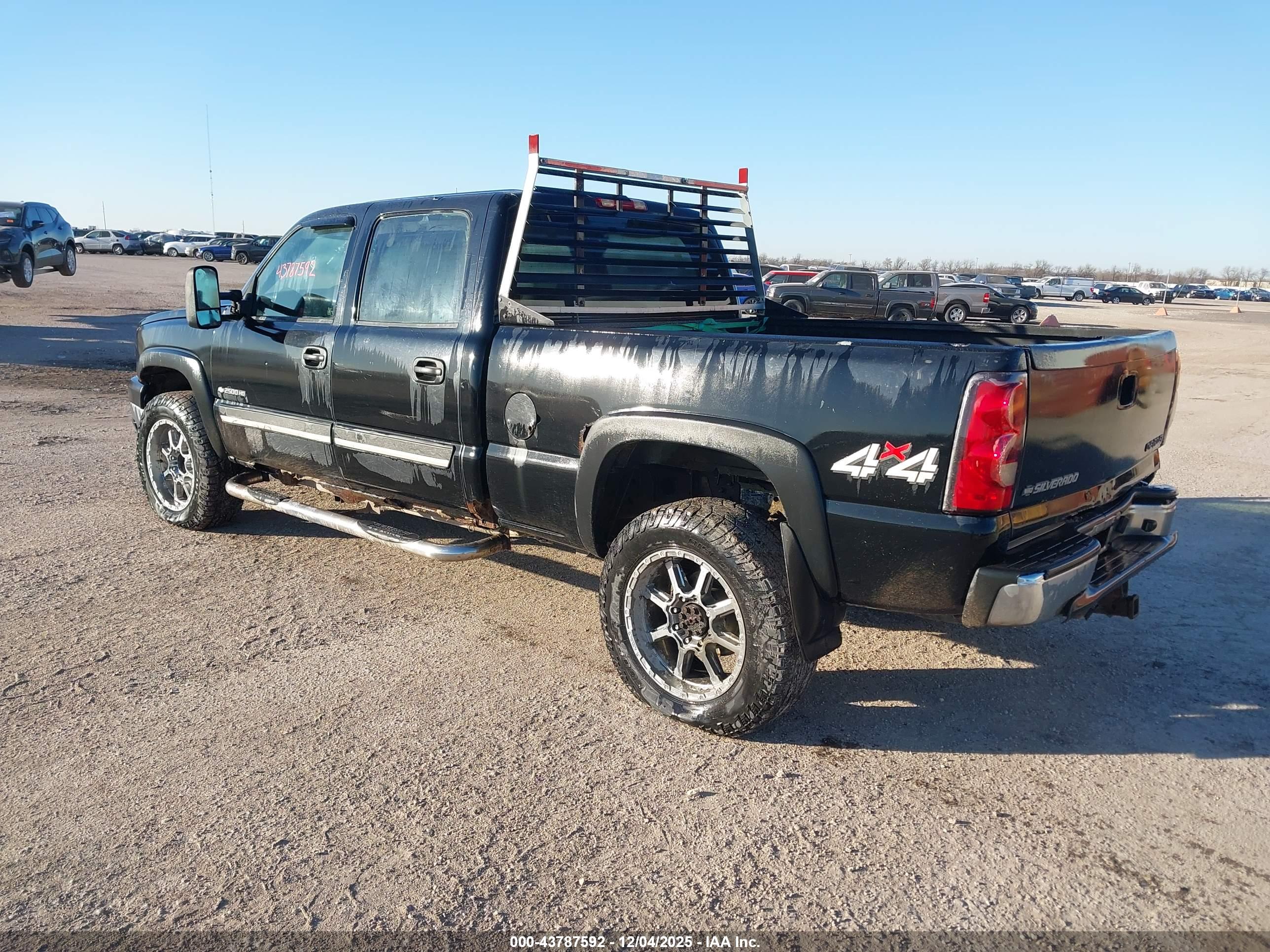 CHEVROLET SILVERADO image 3