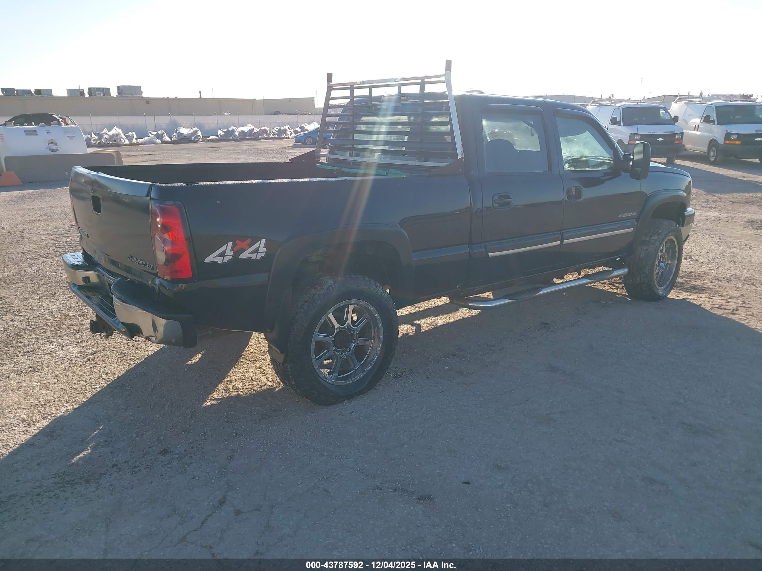 CHEVROLET SILVERADO image 4