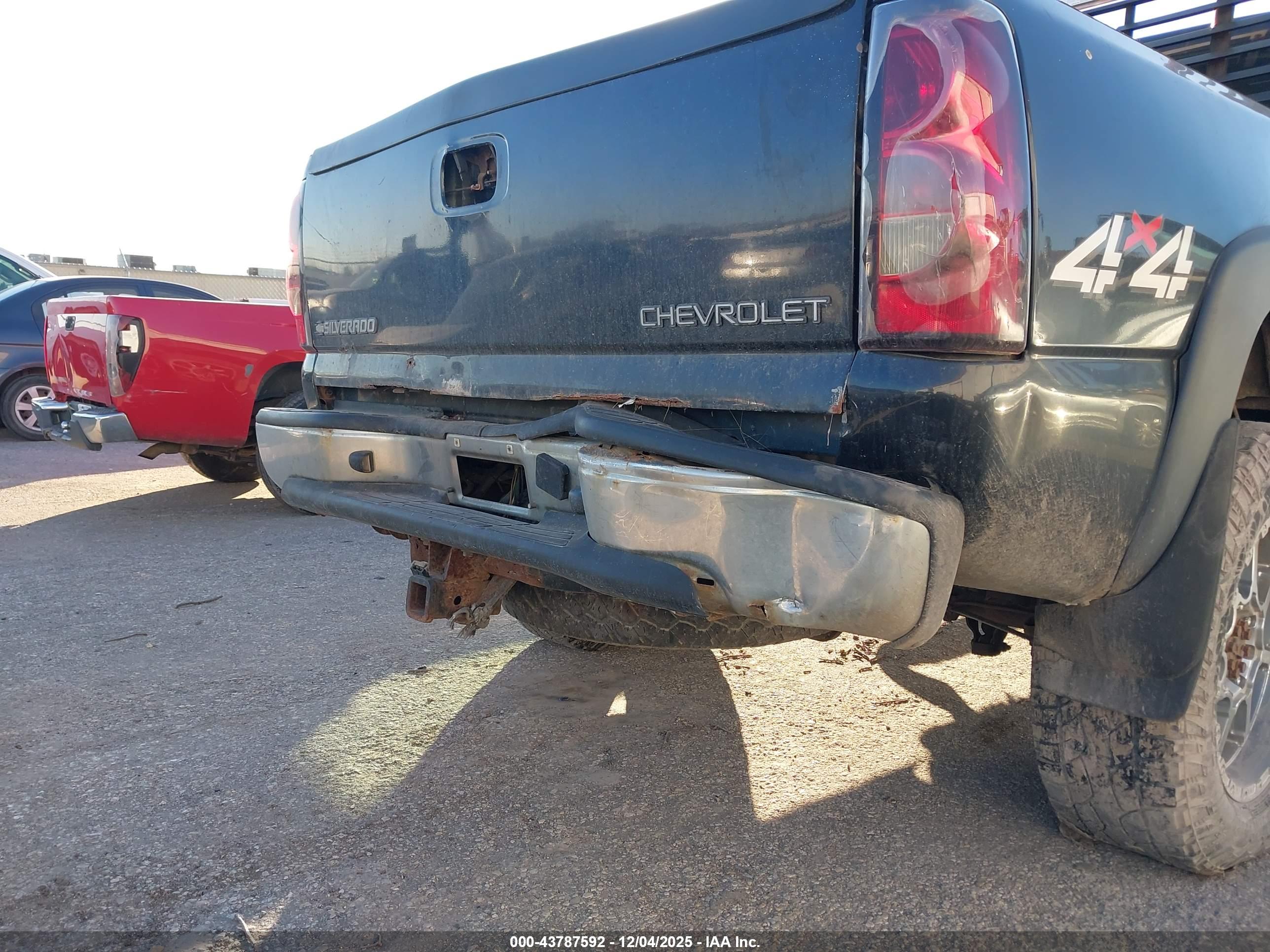 CHEVROLET SILVERADO image 6