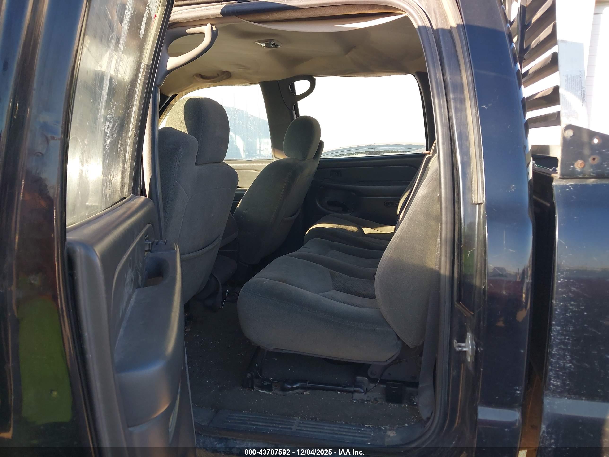 CHEVROLET SILVERADO image 8