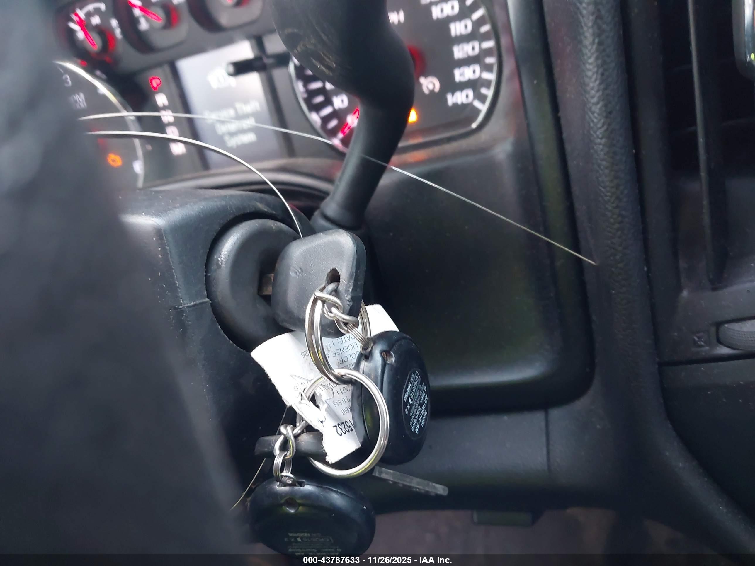CHEVROLET SILVERADO image 11