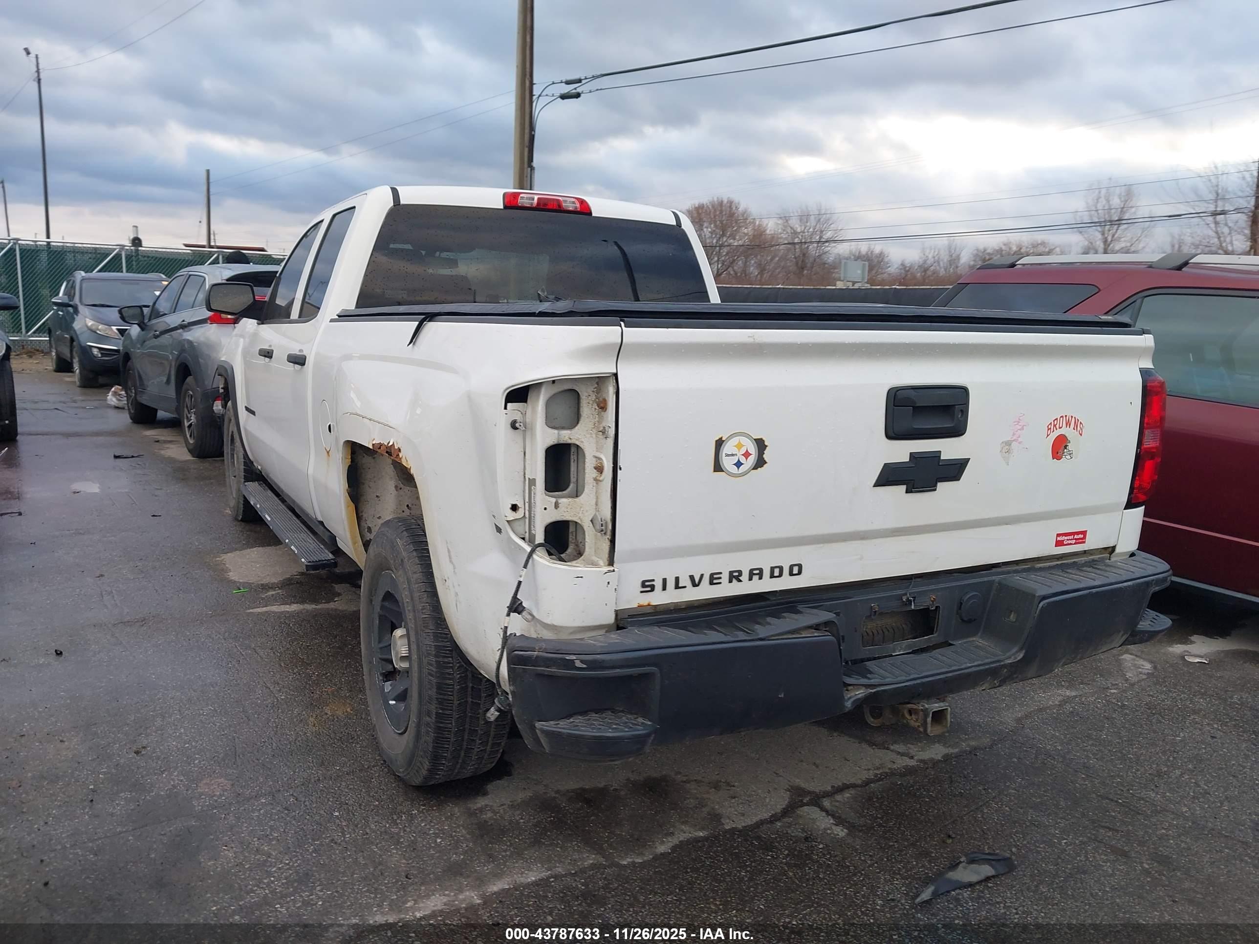 CHEVROLET SILVERADO image 3