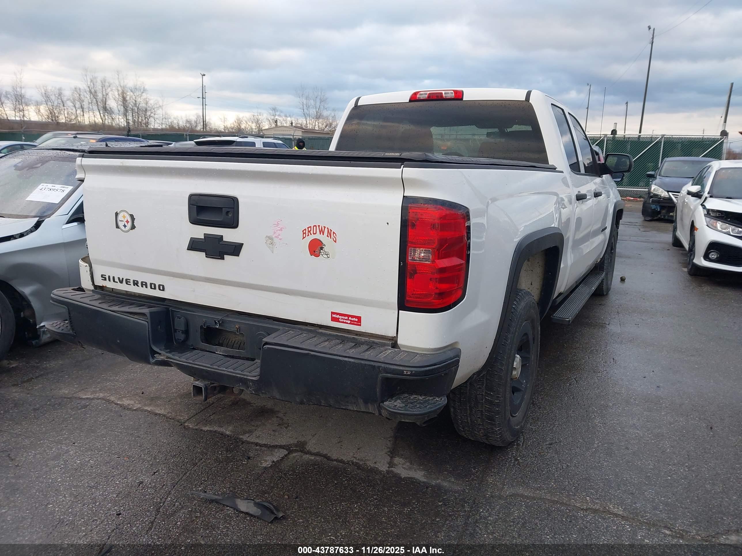 CHEVROLET SILVERADO image 4