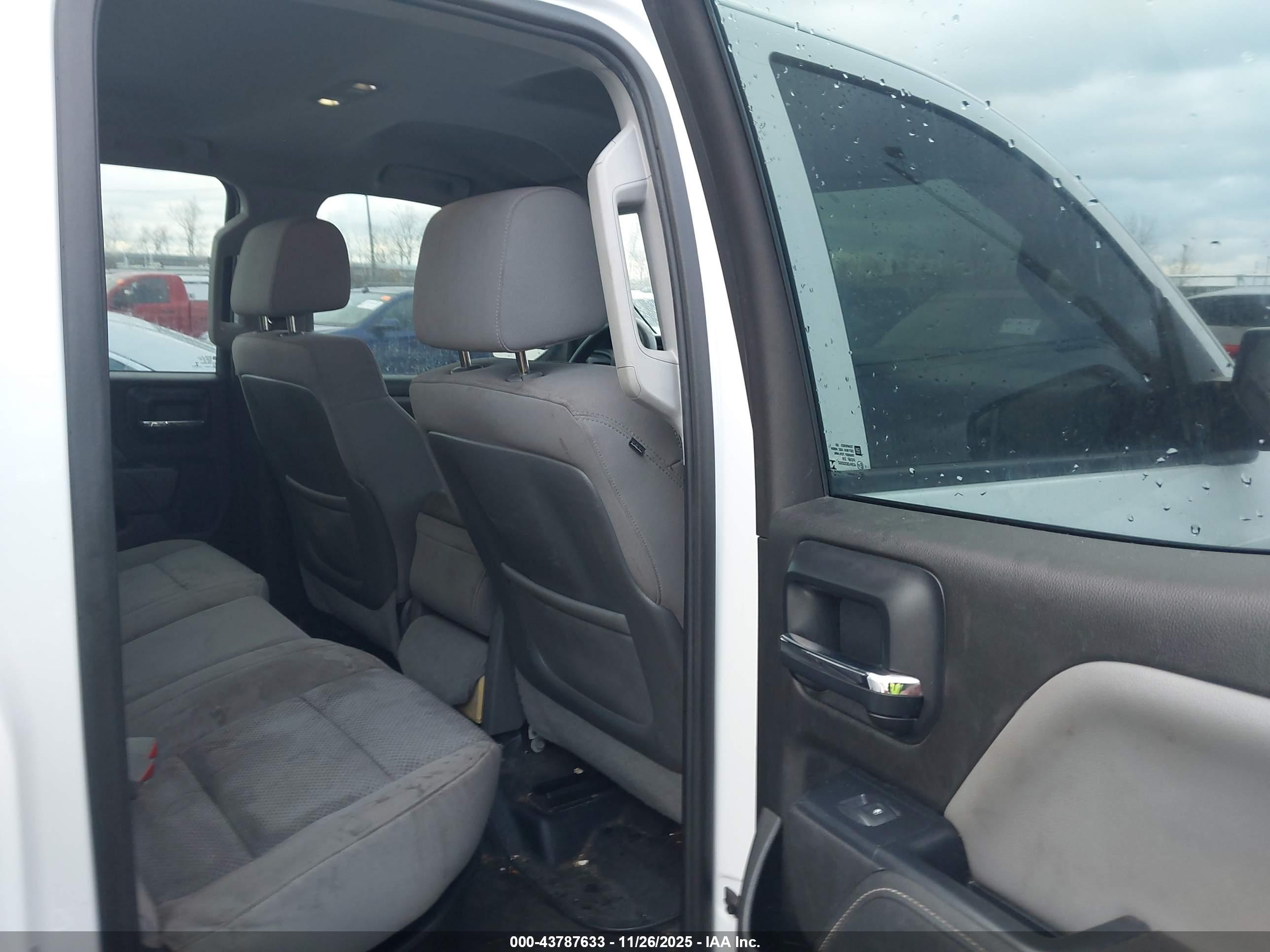 CHEVROLET SILVERADO image 8