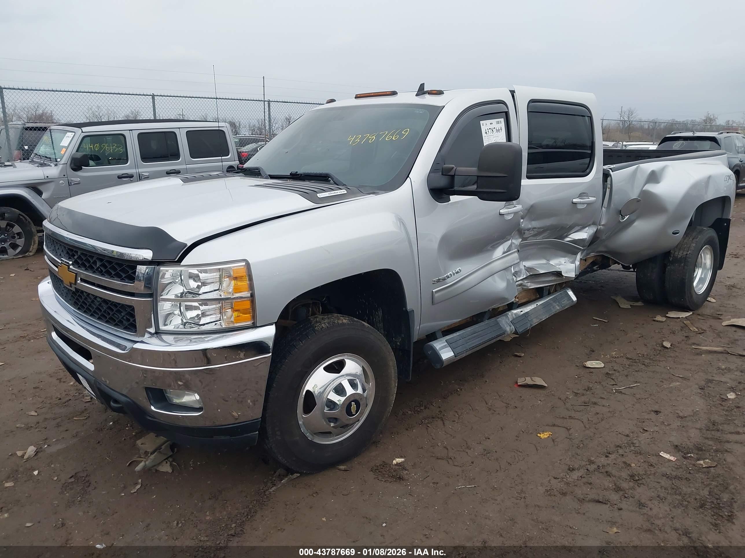 CHEVROLET SILVERADO image 2