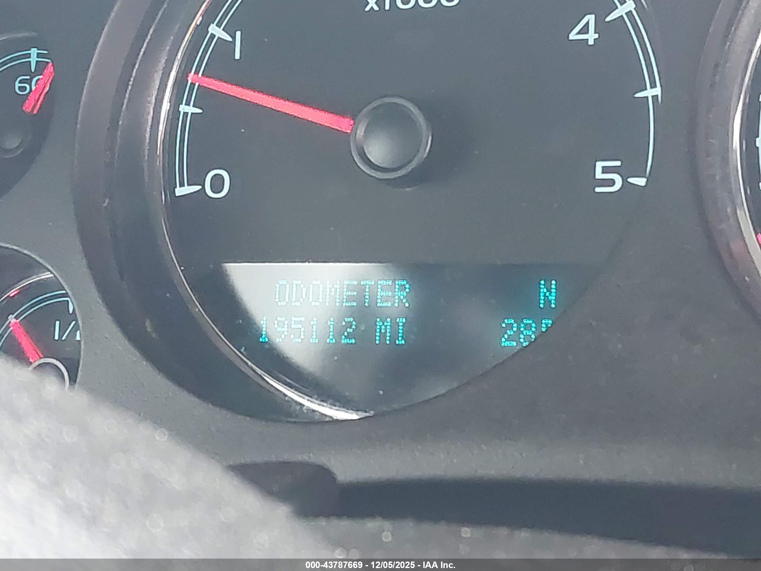 CHEVROLET SILVERADO image 6