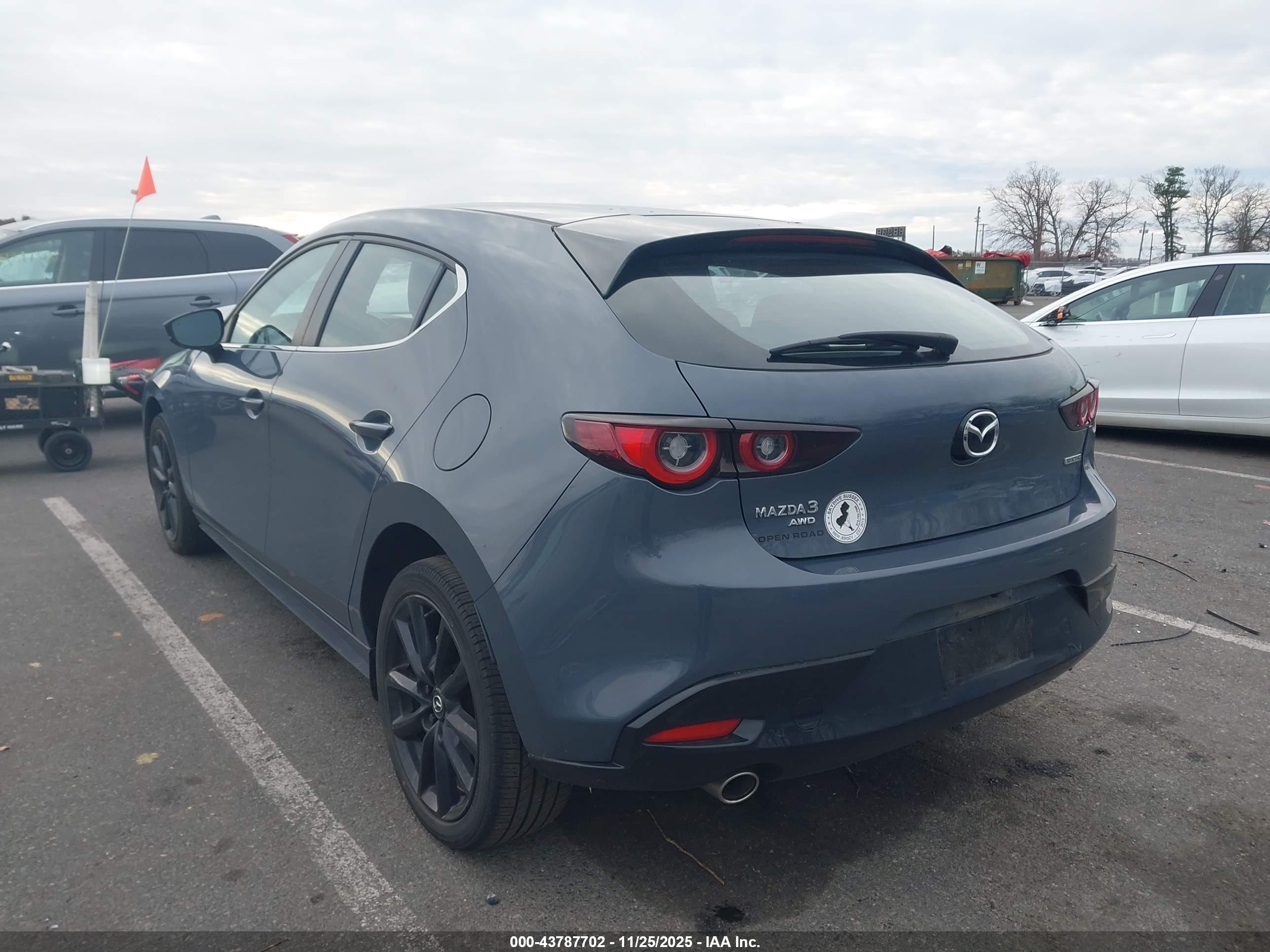 MAZDA MAZDA3 image 3