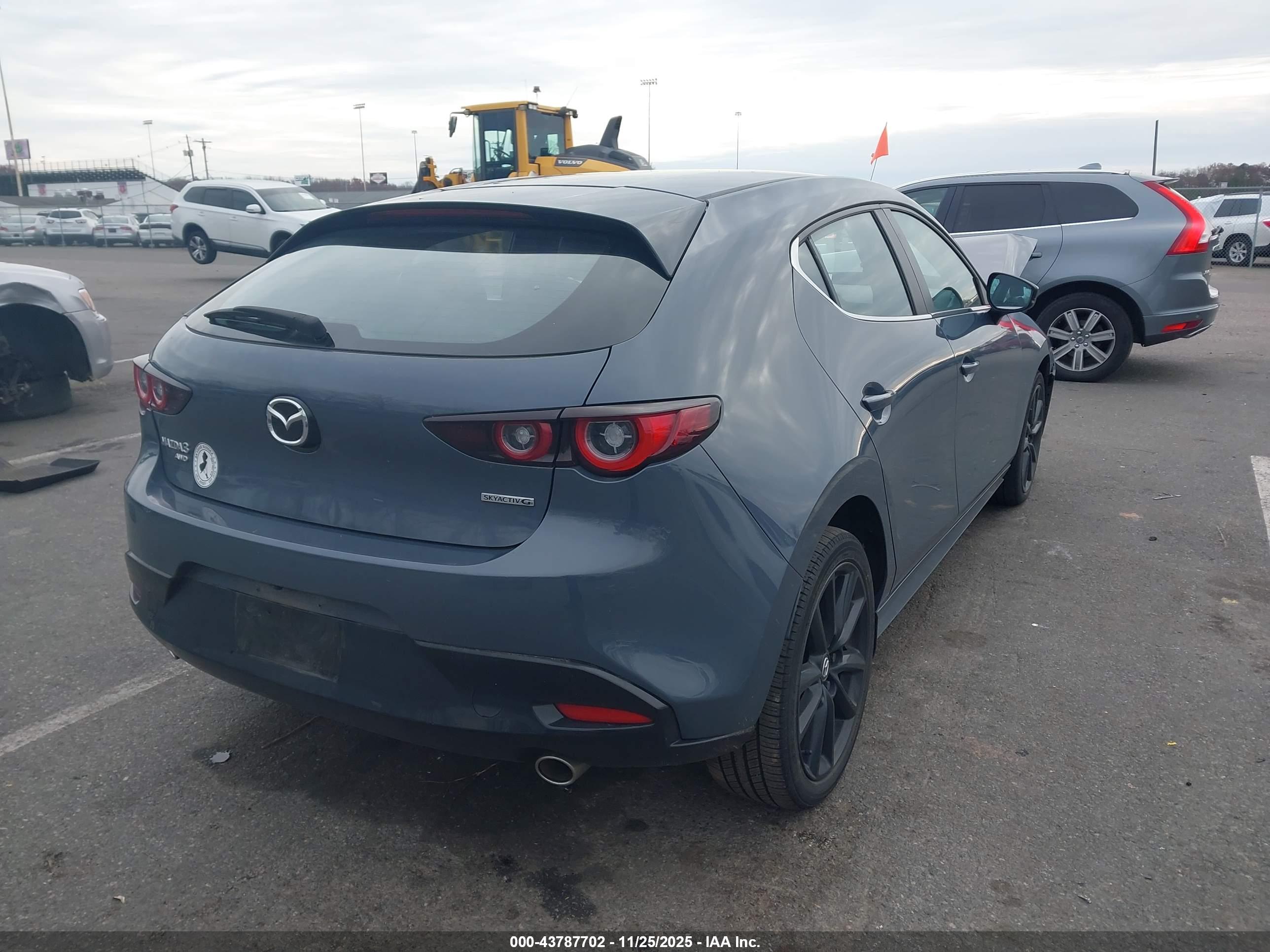 MAZDA MAZDA3 image 4